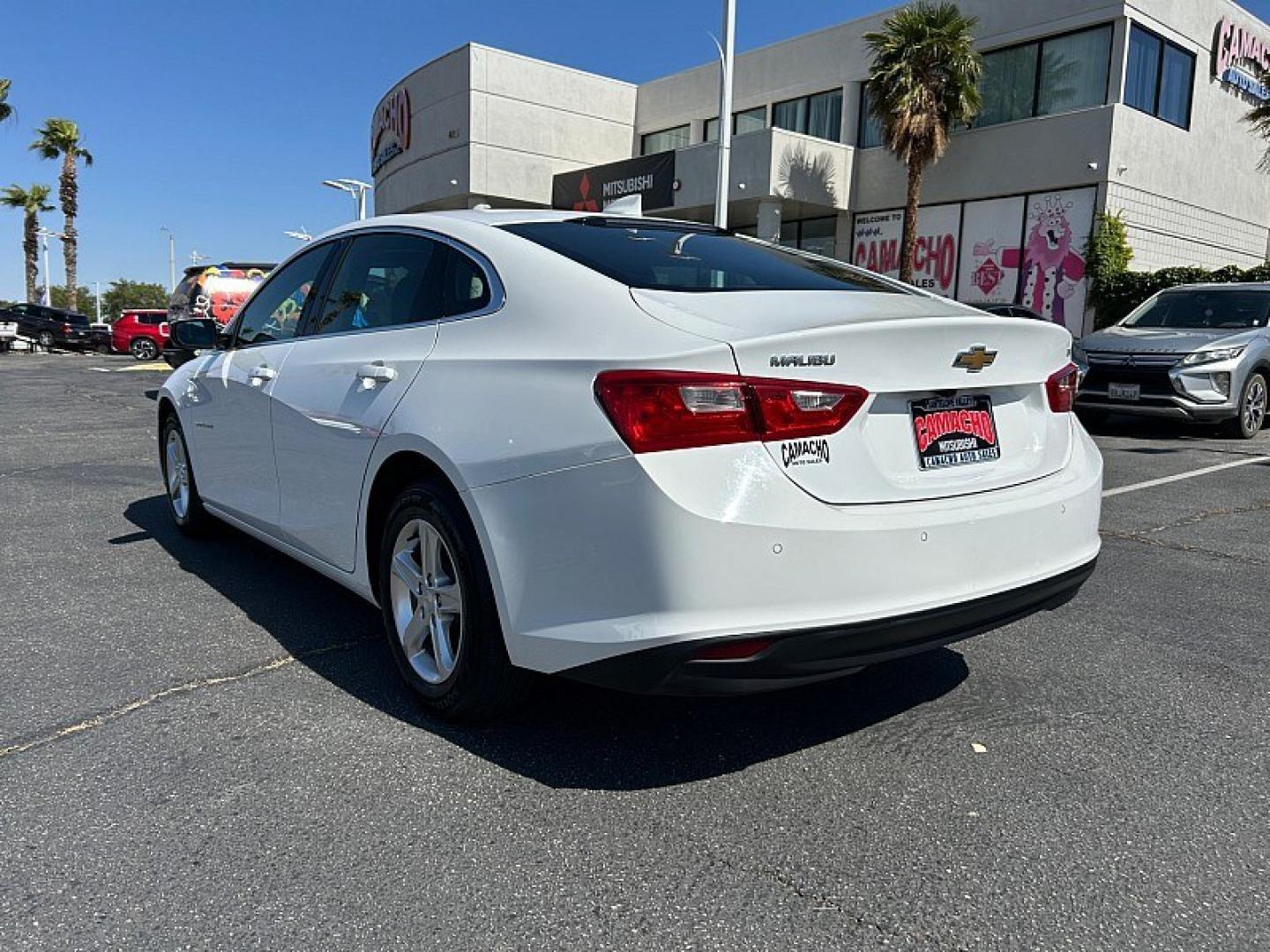 2024 WHITE Chevrolet Malibu (1G1ZD5ST1RF) with an 4-Cyl Turbo 1.5 Liter engine, Automatic CVT transmission, located at 412 Auto Vista Drive, Palmdale, 93551, (661) 945-0620, 34.592636, -118.136681 - Photo#4