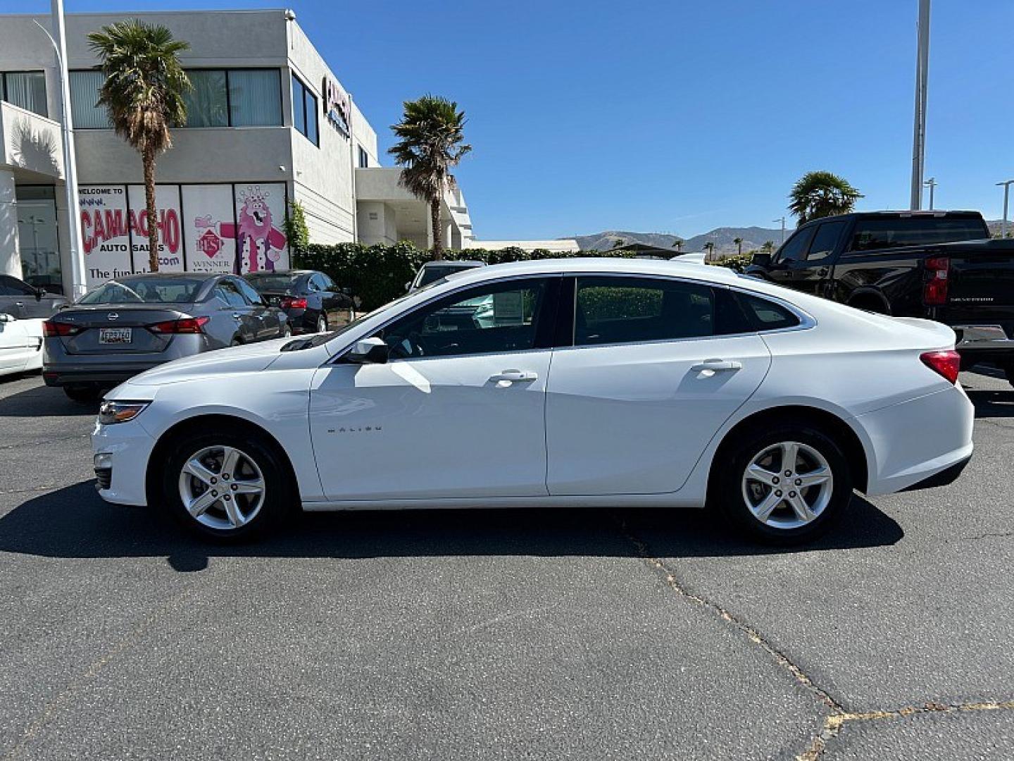 2024 WHITE Chevrolet Malibu (1G1ZD5ST1RF) with an 4-Cyl Turbo 1.5 Liter engine, Automatic CVT transmission, located at 412 Auto Vista Drive, Palmdale, 93551, (661) 945-0620, 34.592636, -118.136681 - Photo#5