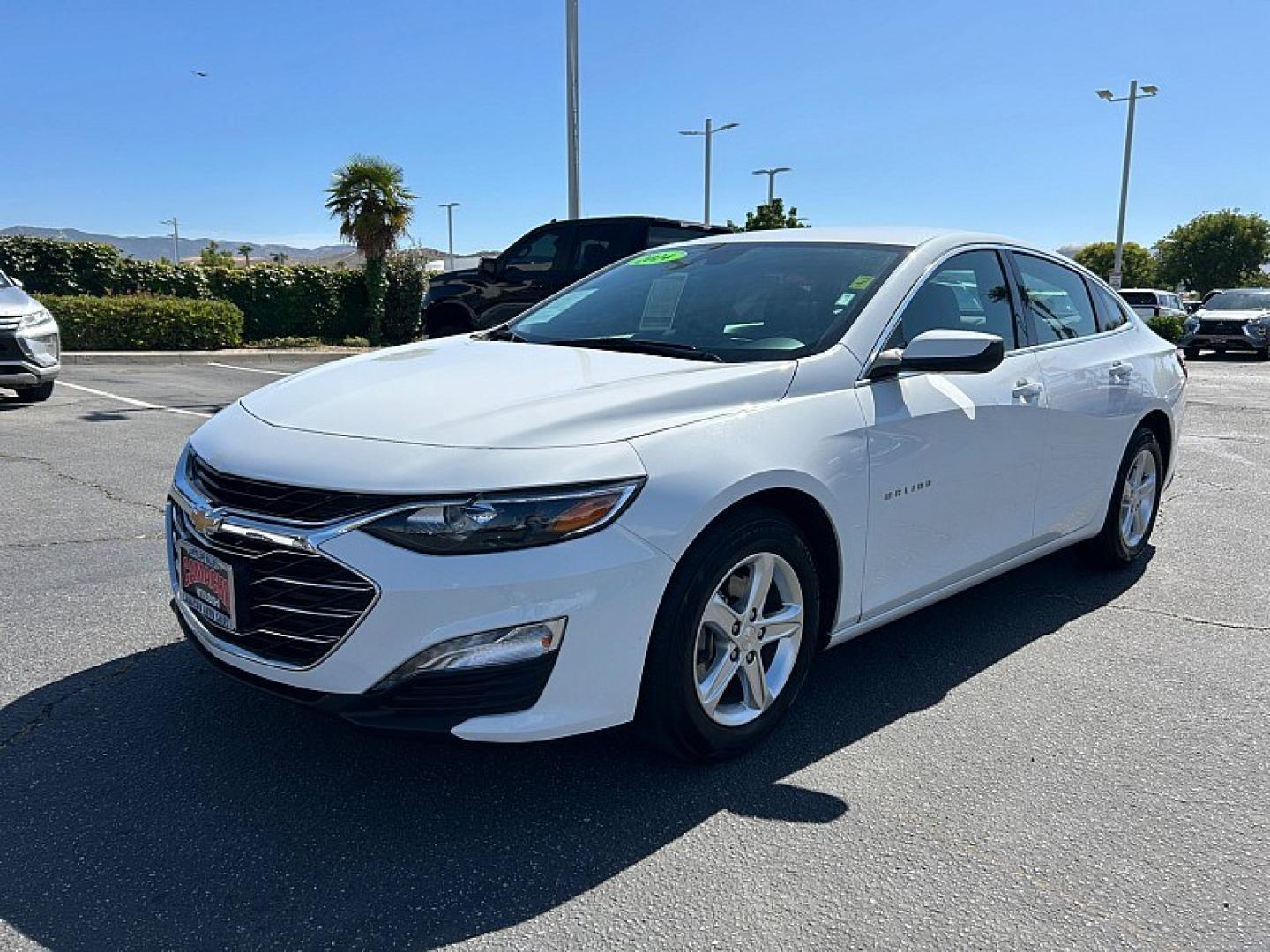 2024 WHITE Chevrolet Malibu (1G1ZD5ST1RF) with an 4-Cyl Turbo 1.5 Liter engine, Automatic CVT transmission, located at 412 Auto Vista Drive, Palmdale, 93551, (661) 945-0620, 34.592636, -118.136681 - Photo#6
