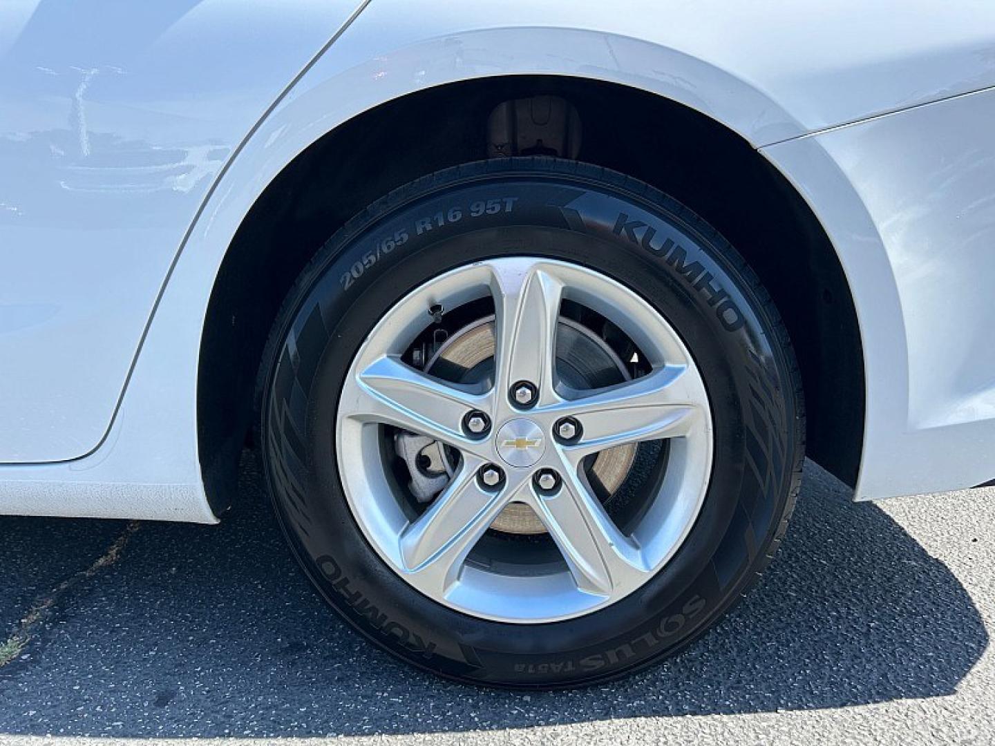 2024 WHITE Chevrolet Malibu (1G1ZD5ST1RF) with an 4-Cyl Turbo 1.5 Liter engine, Automatic CVT transmission, located at 412 Auto Vista Drive, Palmdale, 93551, (661) 945-0620, 34.592636, -118.136681 - Photo#9