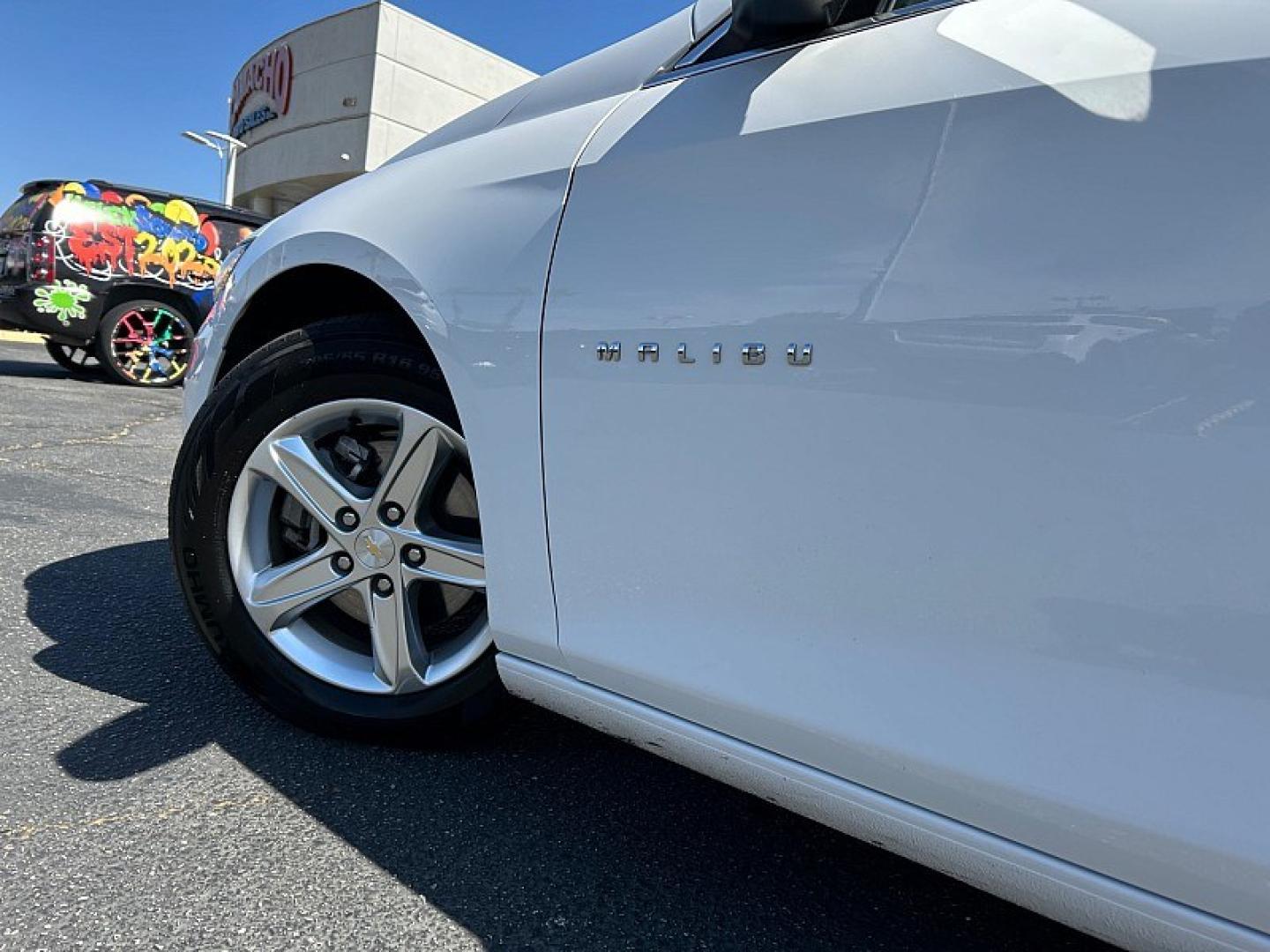 2024 WHITE Chevrolet Malibu (1G1ZD5ST1RF) with an 4-Cyl Turbo 1.5 Liter engine, Automatic CVT transmission, located at 412 Auto Vista Drive, Palmdale, 93551, (661) 945-0620, 34.592636, -118.136681 - Photo#12