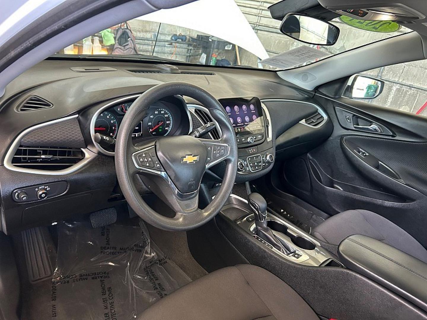 2024 WHITE Chevrolet Malibu (1G1ZD5ST1RF) with an 4-Cyl Turbo 1.5 Liter engine, Automatic CVT transmission, located at 412 Auto Vista Drive, Palmdale, 93551, (661) 945-0620, 34.592636, -118.136681 - Photo#17