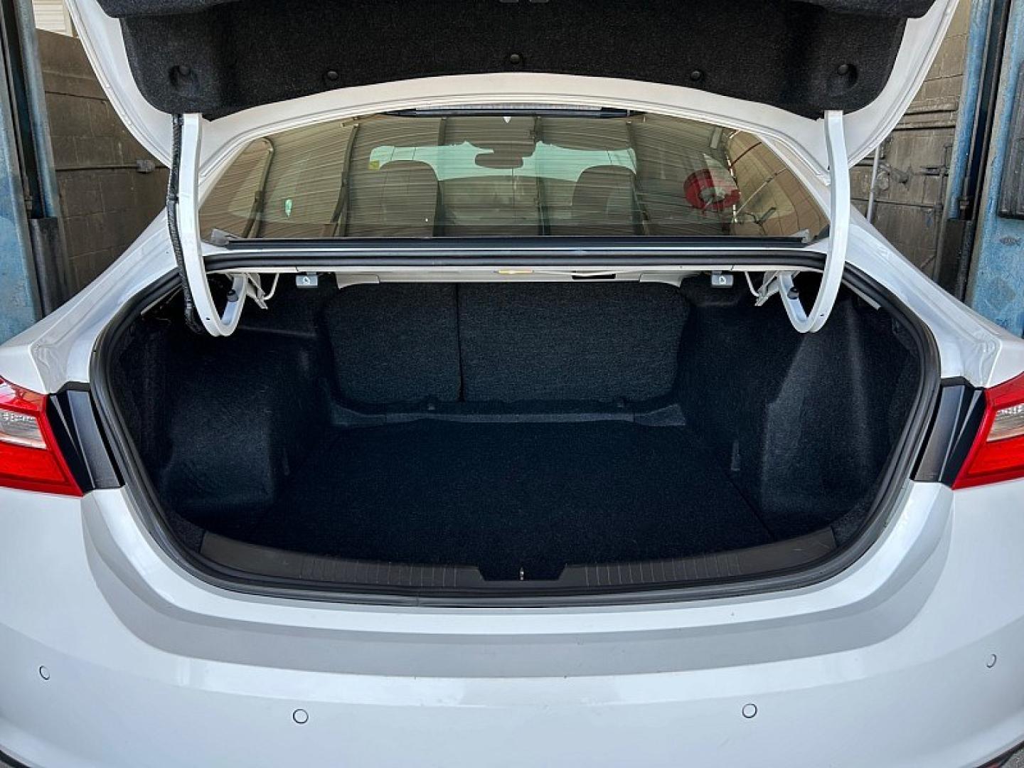2024 WHITE Chevrolet Malibu (1G1ZD5ST1RF) with an 4-Cyl Turbo 1.5 Liter engine, Automatic CVT transmission, located at 412 Auto Vista Drive, Palmdale, 93551, (661) 945-0620, 34.592636, -118.136681 - Photo#25