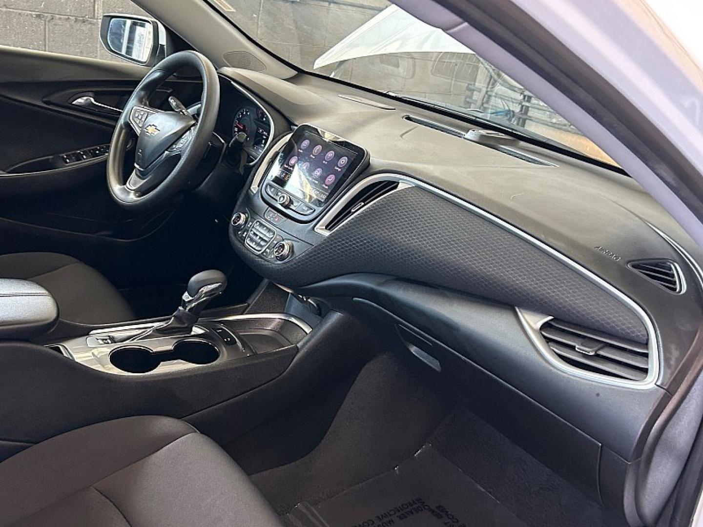 2024 WHITE Chevrolet Malibu (1G1ZD5ST1RF) with an 4-Cyl Turbo 1.5 Liter engine, Automatic CVT transmission, located at 412 Auto Vista Drive, Palmdale, 93551, (661) 945-0620, 34.592636, -118.136681 - Photo#27