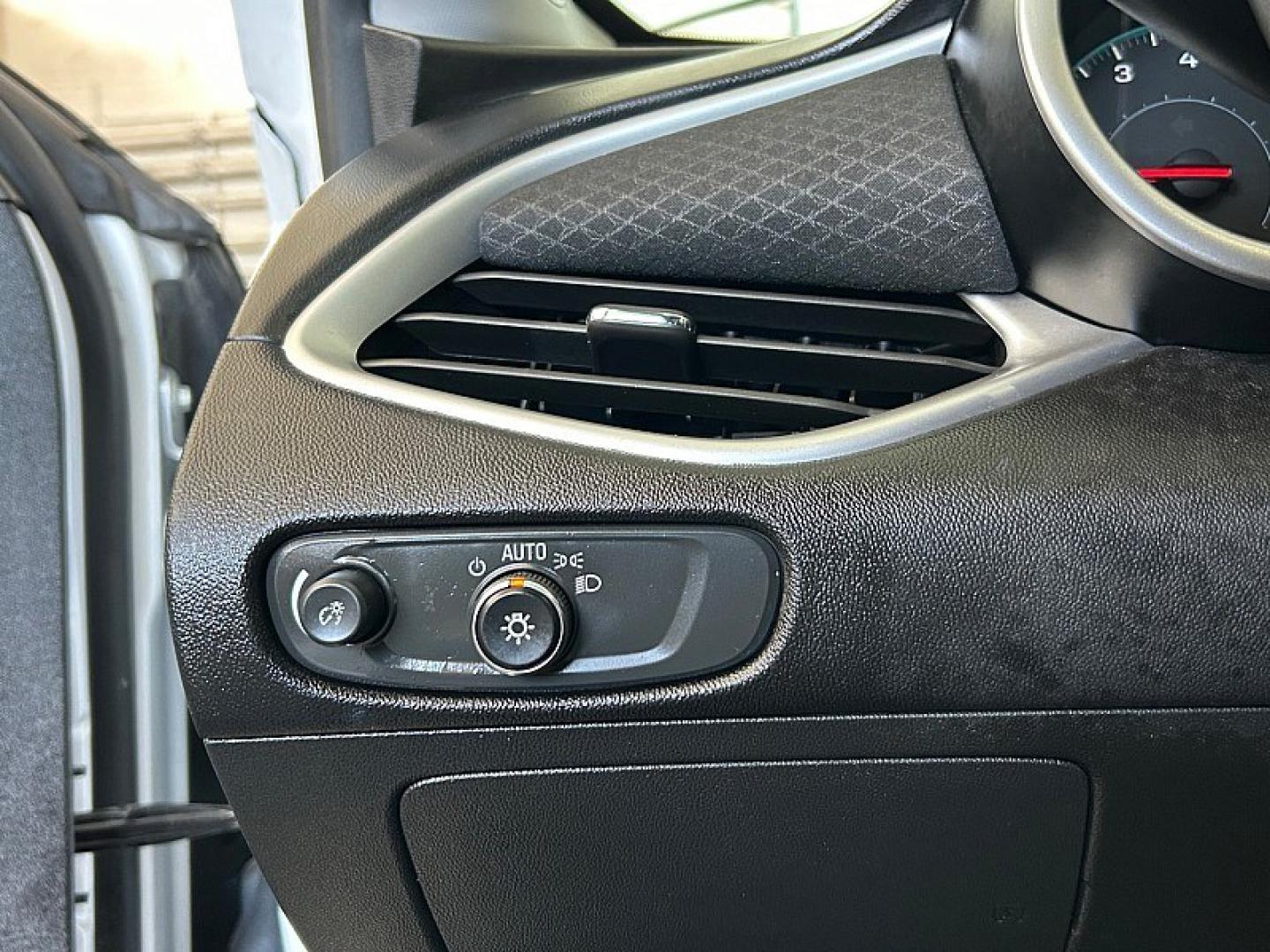 2024 WHITE Chevrolet Malibu (1G1ZD5ST1RF) with an 4-Cyl Turbo 1.5 Liter engine, Automatic CVT transmission, located at 412 Auto Vista Drive, Palmdale, 93551, (661) 945-0620, 34.592636, -118.136681 - Photo#29