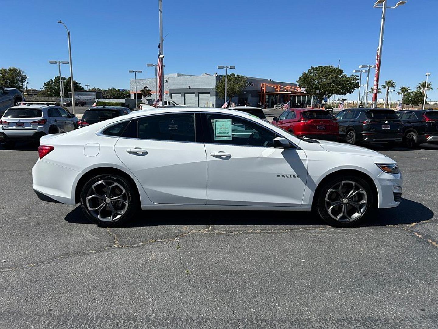 2024 WHITE Chevrolet Malibu (1G1ZD5STXRF) with an 4-Cyl Turbo 1.5 Liter engine, Automatic CVT transmission, located at 412 Auto Vista Drive, Palmdale, 93551, (661) 945-0620, 34.592636, -118.136681 - Photo#4