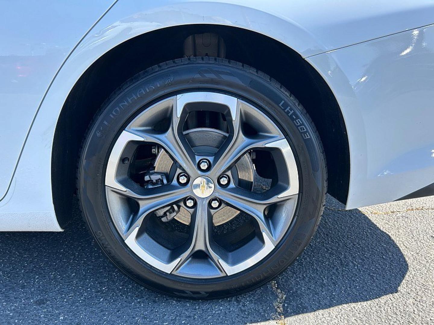 2024 WHITE Chevrolet Malibu (1G1ZD5STXRF) with an 4-Cyl Turbo 1.5 Liter engine, Automatic CVT transmission, located at 412 Auto Vista Drive, Palmdale, 93551, (661) 945-0620, 34.592636, -118.136681 - Photo#11