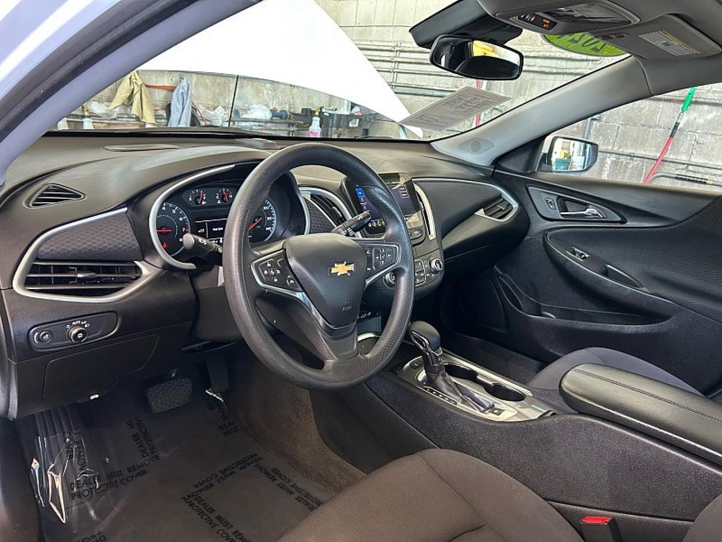 2024 WHITE Chevrolet Malibu (1G1ZD5STXRF) with an 4-Cyl Turbo 1.5 Liter engine, Automatic CVT transmission, located at 412 Auto Vista Drive, Palmdale, 93551, (661) 945-0620, 34.592636, -118.136681 - Photo#17
