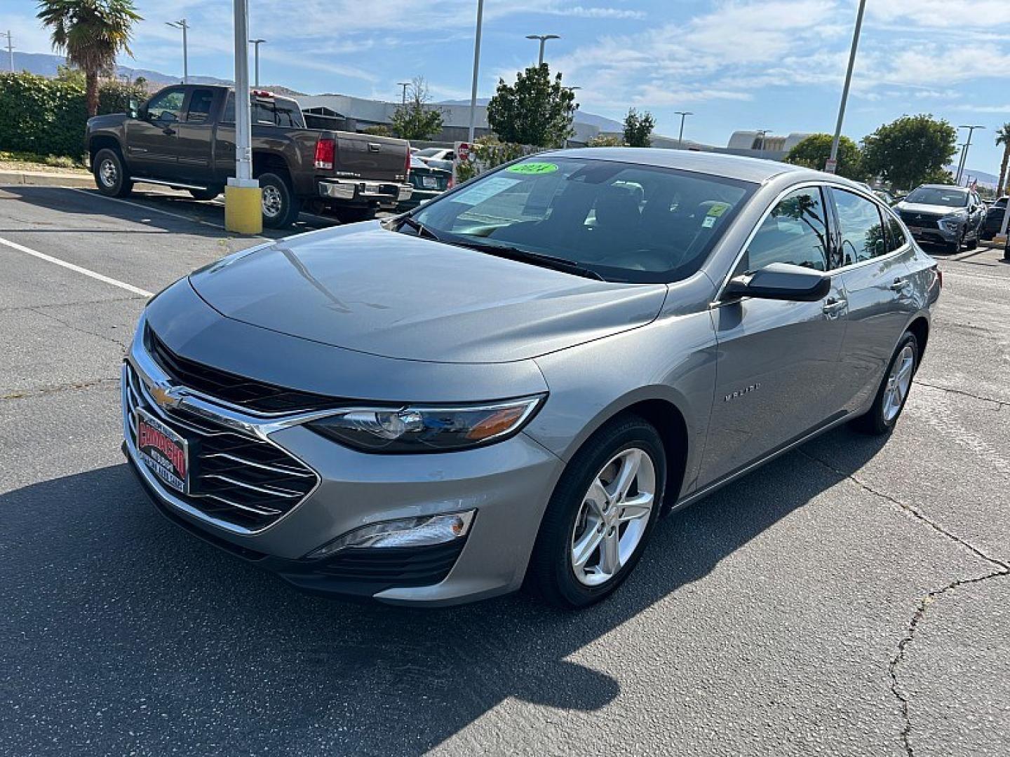 2024 Gray Chevrolet Malibu (1G1ZD5ST0RF) with an 4-Cyl Turbo 1.5 Liter engine, Automatic CVT transmission, located at 412 Auto Vista Drive, Palmdale, 93551, (661) 945-0620, 34.592636, -118.136681- Photo#2