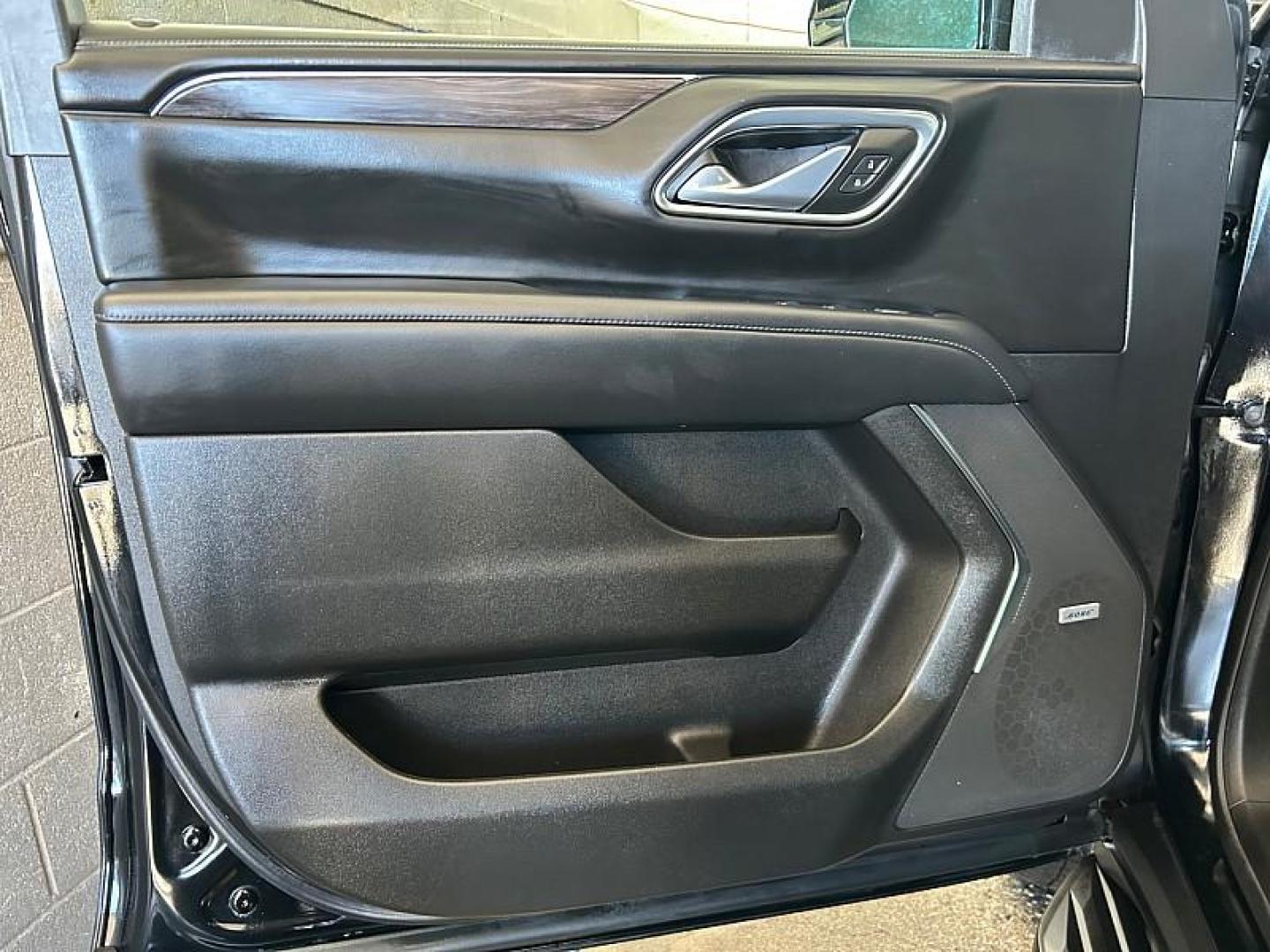 2024 BLACK Chevrolet Tahoe (1GNSCNKDXRR) with an 8-Cyl 5.3 Liter engine, Automatic 10-Spd transmission, located at 412 Auto Vista Drive, Palmdale, 93551, (661) 945-0620, 34.592636, -118.136681 - Photo#16