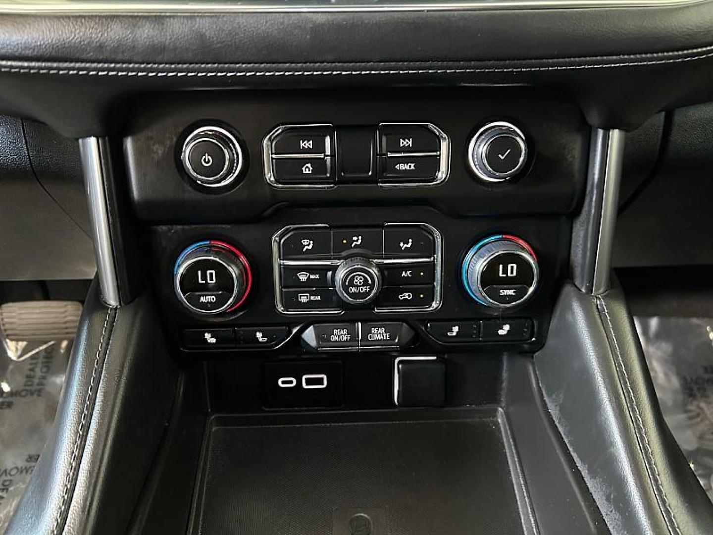 2024 BLACK Chevrolet Tahoe (1GNSCNKDXRR) with an 8-Cyl 5.3 Liter engine, Automatic 10-Spd transmission, located at 412 Auto Vista Drive, Palmdale, 93551, (661) 945-0620, 34.592636, -118.136681 - Photo#19