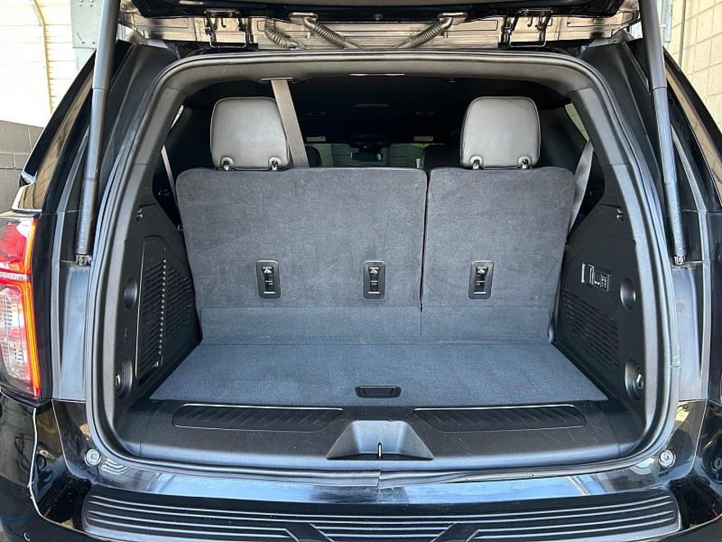 2024 BLACK Chevrolet Tahoe (1GNSCNKDXRR) with an 8-Cyl 5.3 Liter engine, Automatic 10-Spd transmission, located at 412 Auto Vista Drive, Palmdale, 93551, (661) 945-0620, 34.592636, -118.136681 - Photo#29