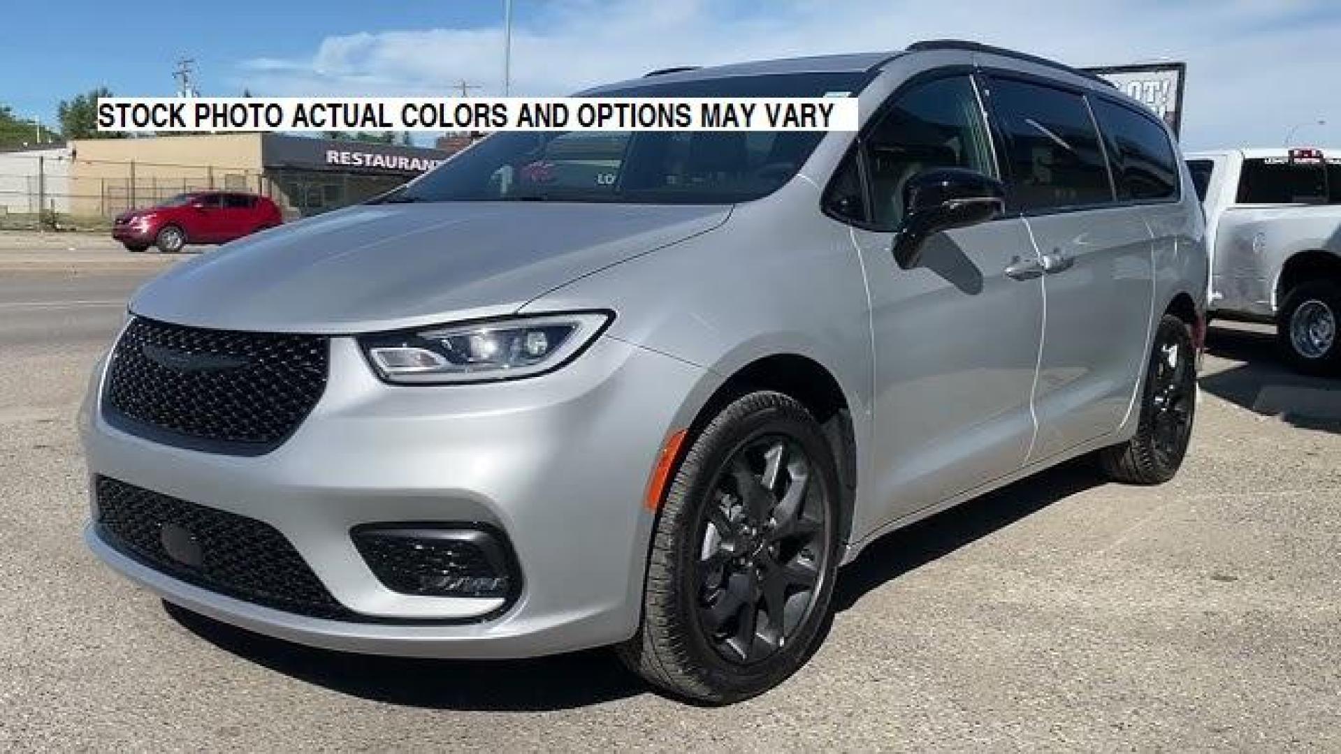 2024 SILVER Chrysler Pacifica (2C4RC1BG2RR) with an V6 3.6 Liter engine, Automatic 9-Spd transmission, located at 412 Auto Vista Drive, Palmdale, 93551, (661) 945-0620, 34.592636, -118.136681 - Photo#0