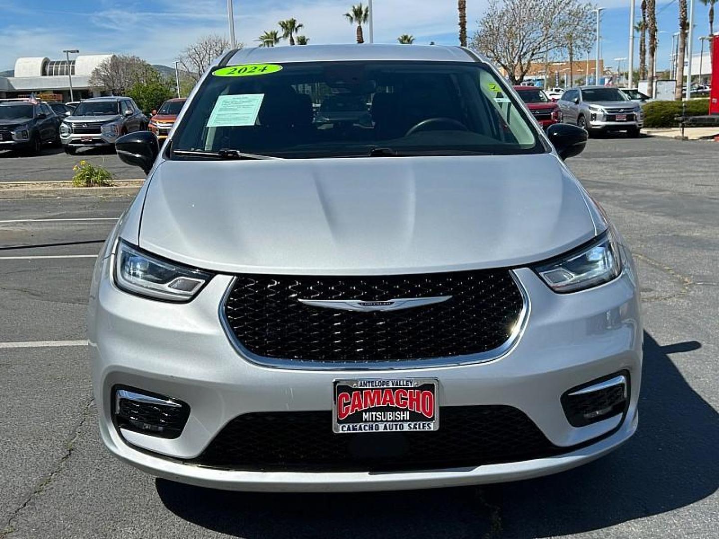 2024 SILVER Chrysler Pacifica (2C4RC1BG2RR) with an V6 3.6 Liter engine, Automatic 9-Spd transmission, located at 412 Auto Vista Drive, Palmdale, 93551, (661) 945-0620, 34.592636, -118.136681 - Photo#1