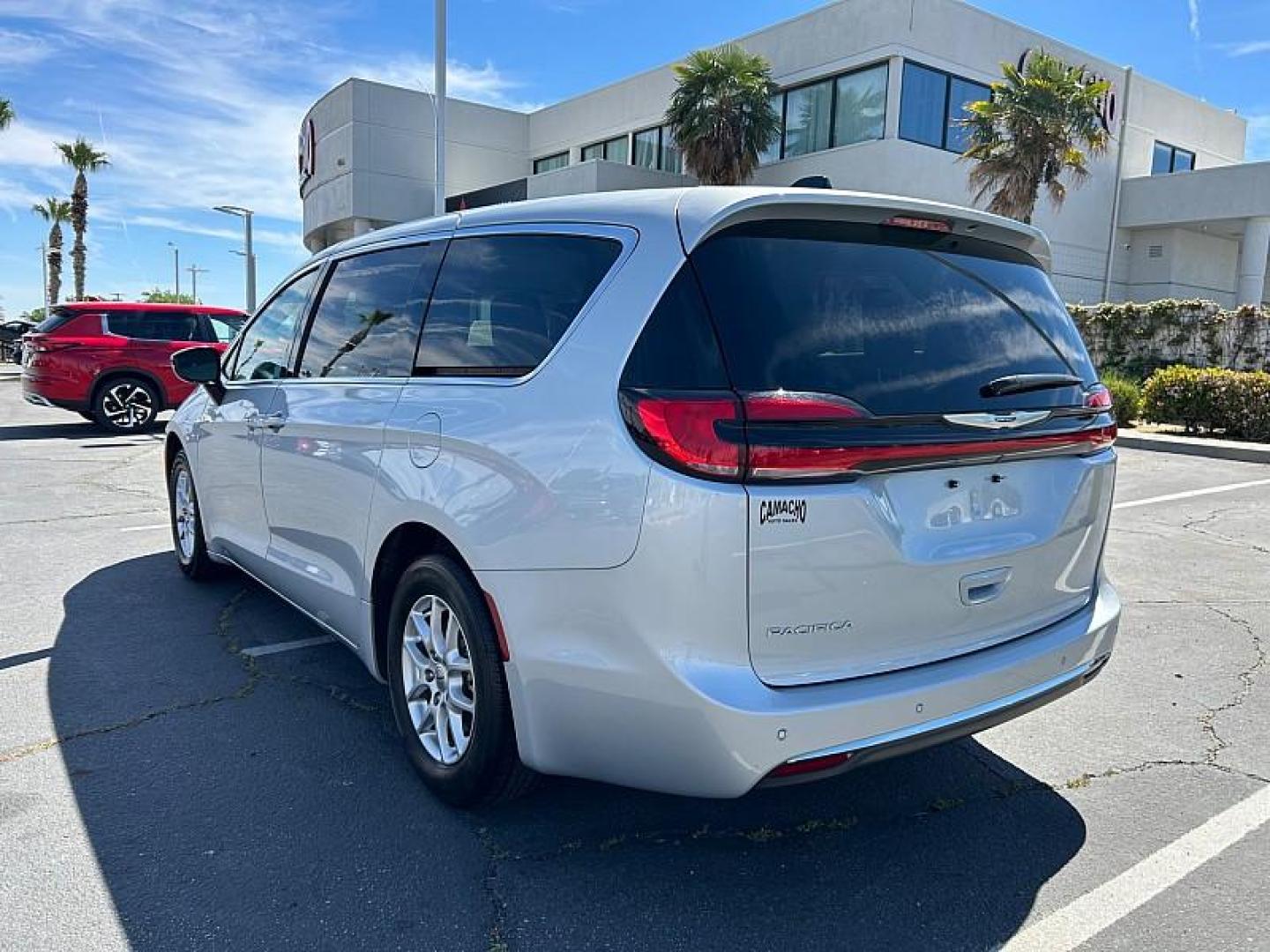 2024 SILVER Chrysler Pacifica (2C4RC1BG2RR) with an V6 3.6 Liter engine, Automatic 9-Spd transmission, located at 412 Auto Vista Drive, Palmdale, 93551, (661) 945-0620, 34.592636, -118.136681 - Photo#4