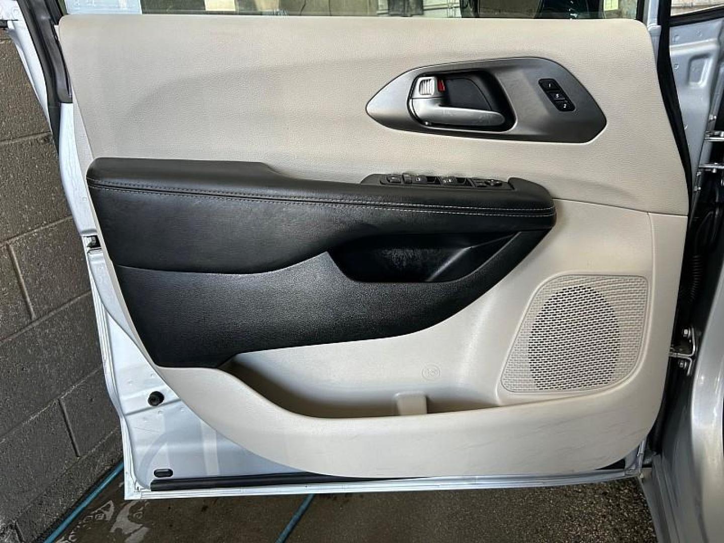 2024 SILVER Chrysler Pacifica (2C4RC1BG2RR) with an V6 3.6 Liter engine, Automatic 9-Spd transmission, located at 412 Auto Vista Drive, Palmdale, 93551, (661) 945-0620, 34.592636, -118.136681 - Photo#16