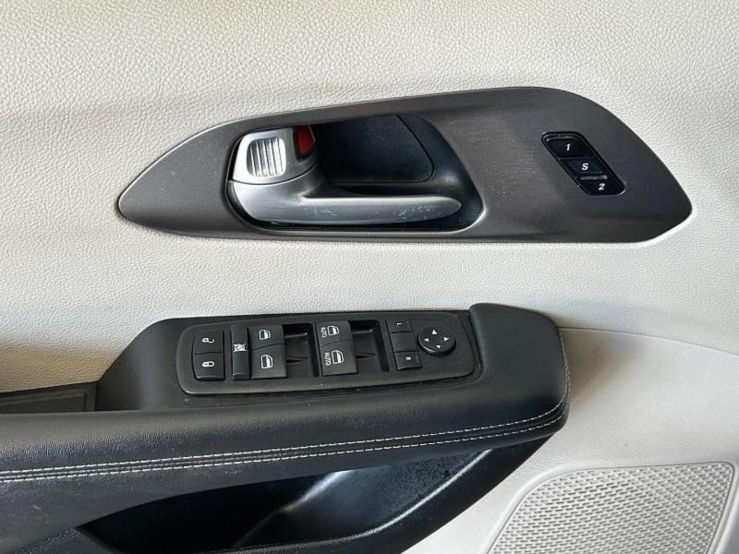 2024 SILVER Chrysler Pacifica (2C4RC1BG2RR) with an V6 3.6 Liter engine, Automatic 9-Spd transmission, located at 412 Auto Vista Drive, Palmdale, 93551, (661) 945-0620, 34.592636, -118.136681 - Photo#27