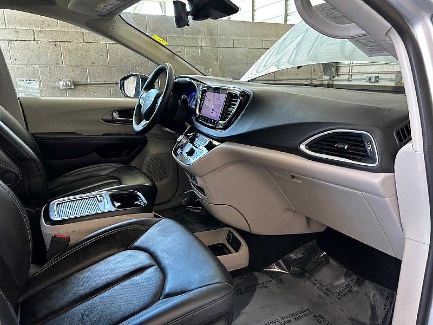 2024 SILVER Chrysler Pacifica (2C4RC1BG2RR) with an V6 3.6 Liter engine, Automatic 9-Spd transmission, located at 412 Auto Vista Drive, Palmdale, 93551, (661) 945-0620, 34.592636, -118.136681 - Photo#28
