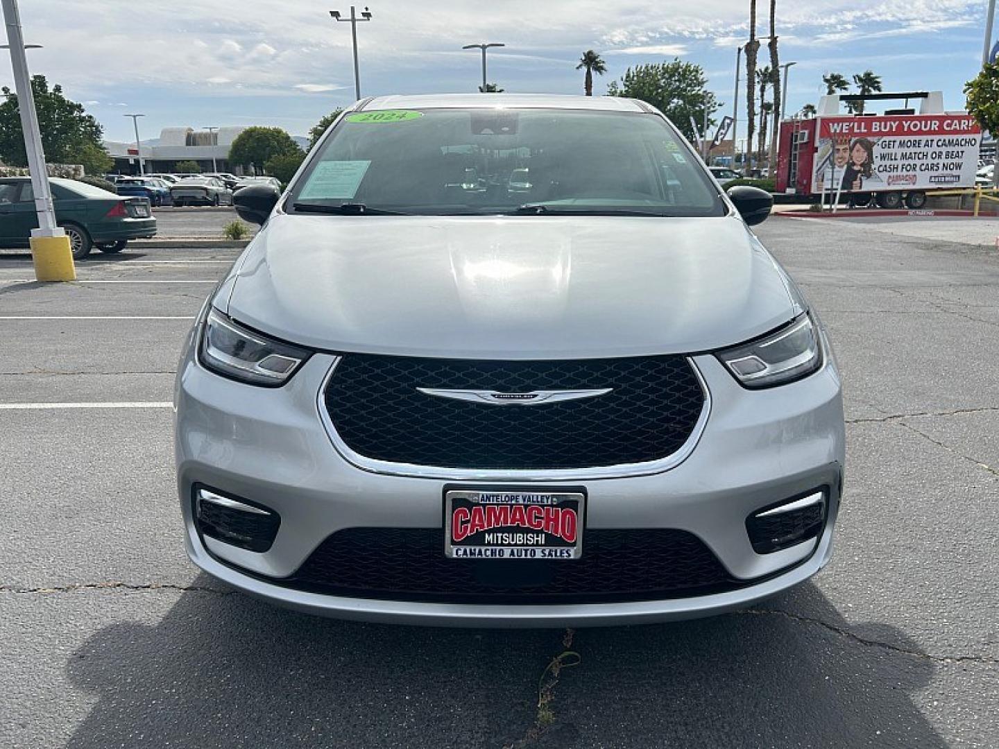 2024 WHITE Chrysler Pacifica (2C4RC1BG0RR) with an V6 3.6 Liter engine, Automatic 9-Spd transmission, located at 412 Auto Vista Drive, Palmdale, 93551, (661) 945-0620, 34.592636, -118.136681- Photo#1