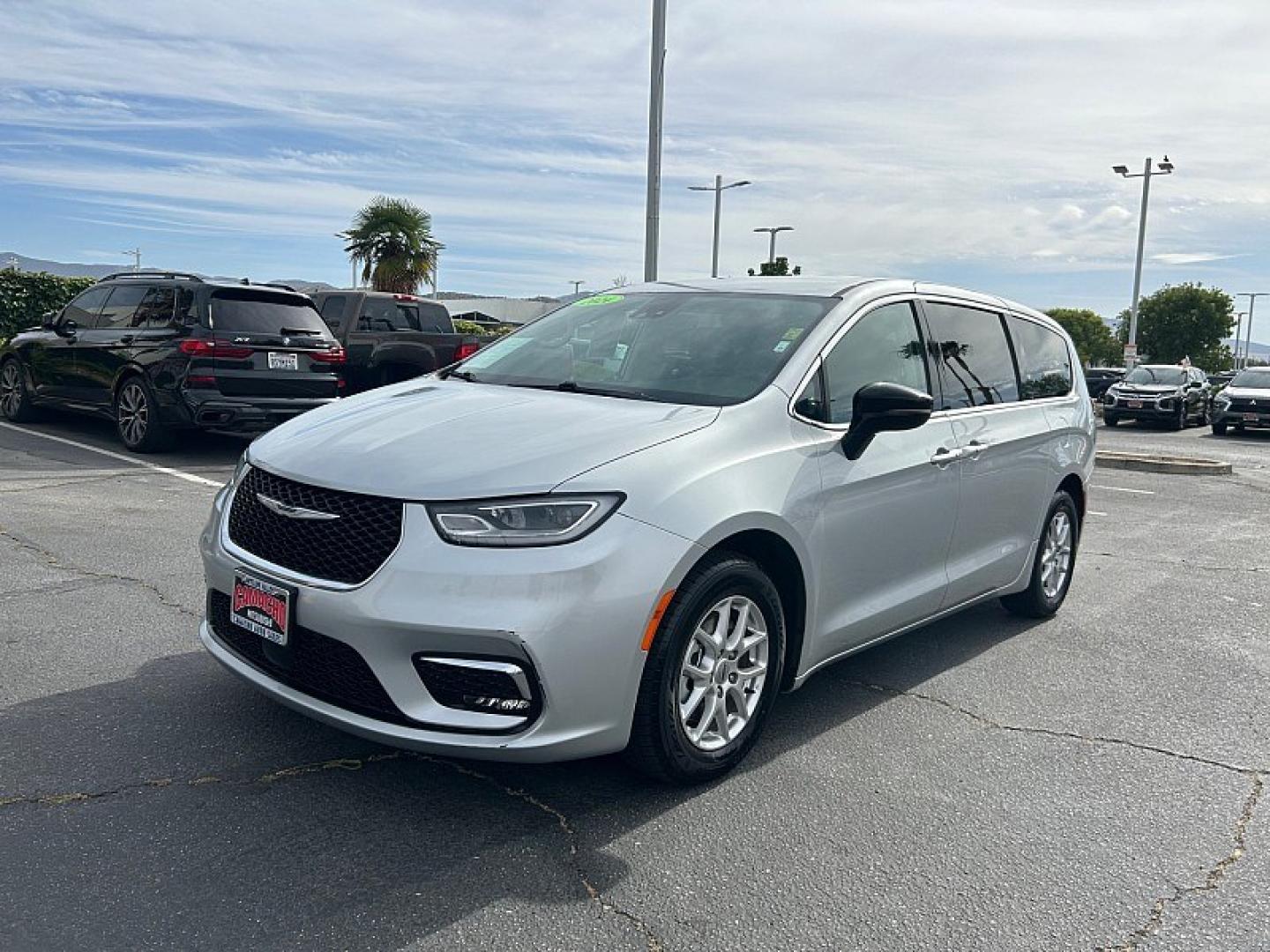 2024 WHITE Chrysler Pacifica (2C4RC1BG0RR) with an V6 3.6 Liter engine, Automatic 9-Spd transmission, located at 412 Auto Vista Drive, Palmdale, 93551, (661) 945-0620, 34.592636, -118.136681- Photo#2