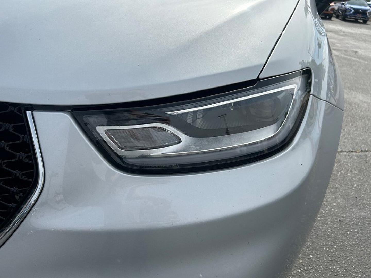 2024 WHITE Chrysler Pacifica (2C4RC1BG0RR) with an V6 3.6 Liter engine, Automatic 9-Spd transmission, located at 412 Auto Vista Drive, Palmdale, 93551, (661) 945-0620, 34.592636, -118.136681- Photo#9