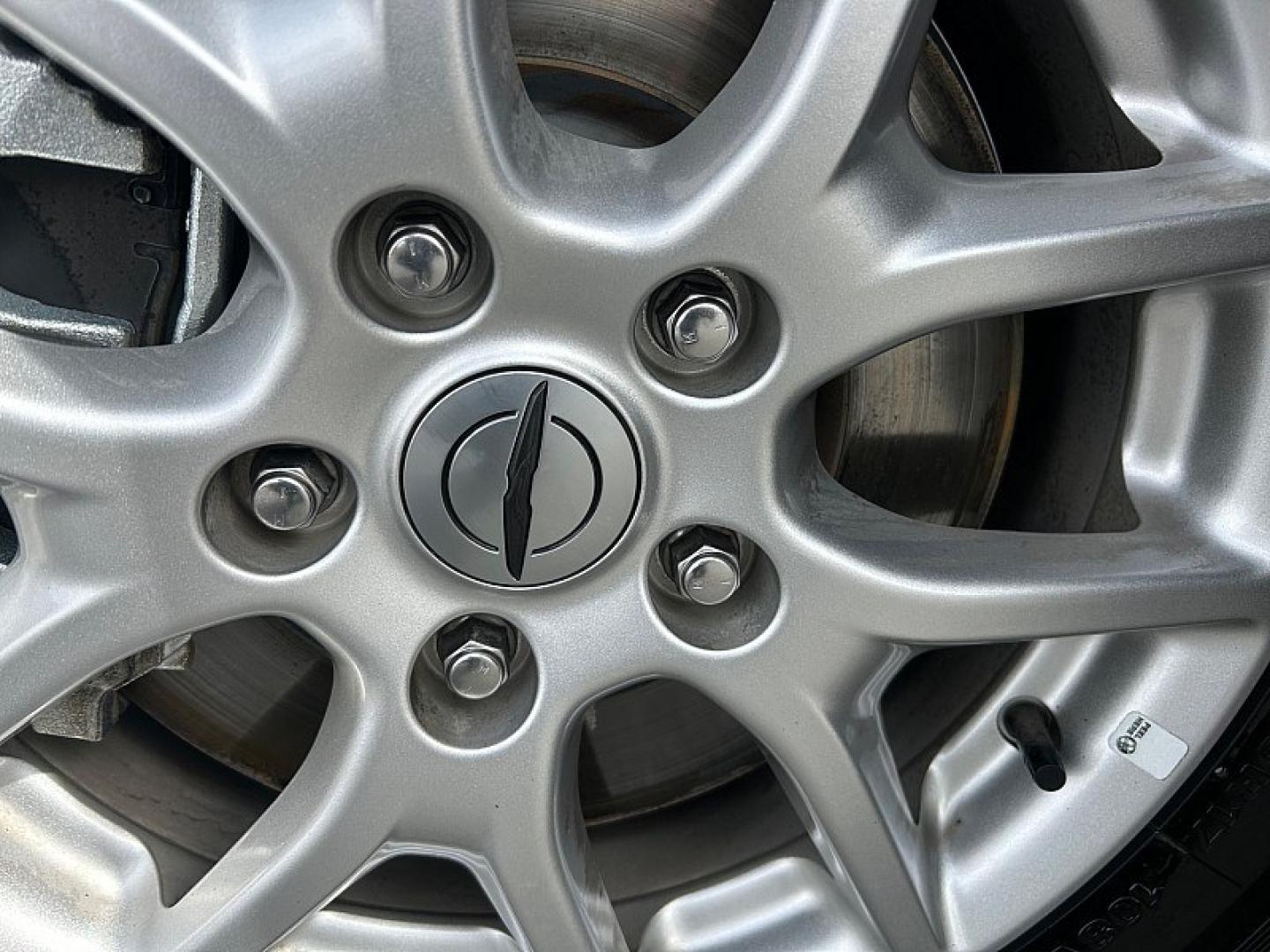 2024 WHITE Chrysler Pacifica (2C4RC1BG0RR) with an V6 3.6 Liter engine, Automatic 9-Spd transmission, located at 412 Auto Vista Drive, Palmdale, 93551, (661) 945-0620, 34.592636, -118.136681- Photo#11
