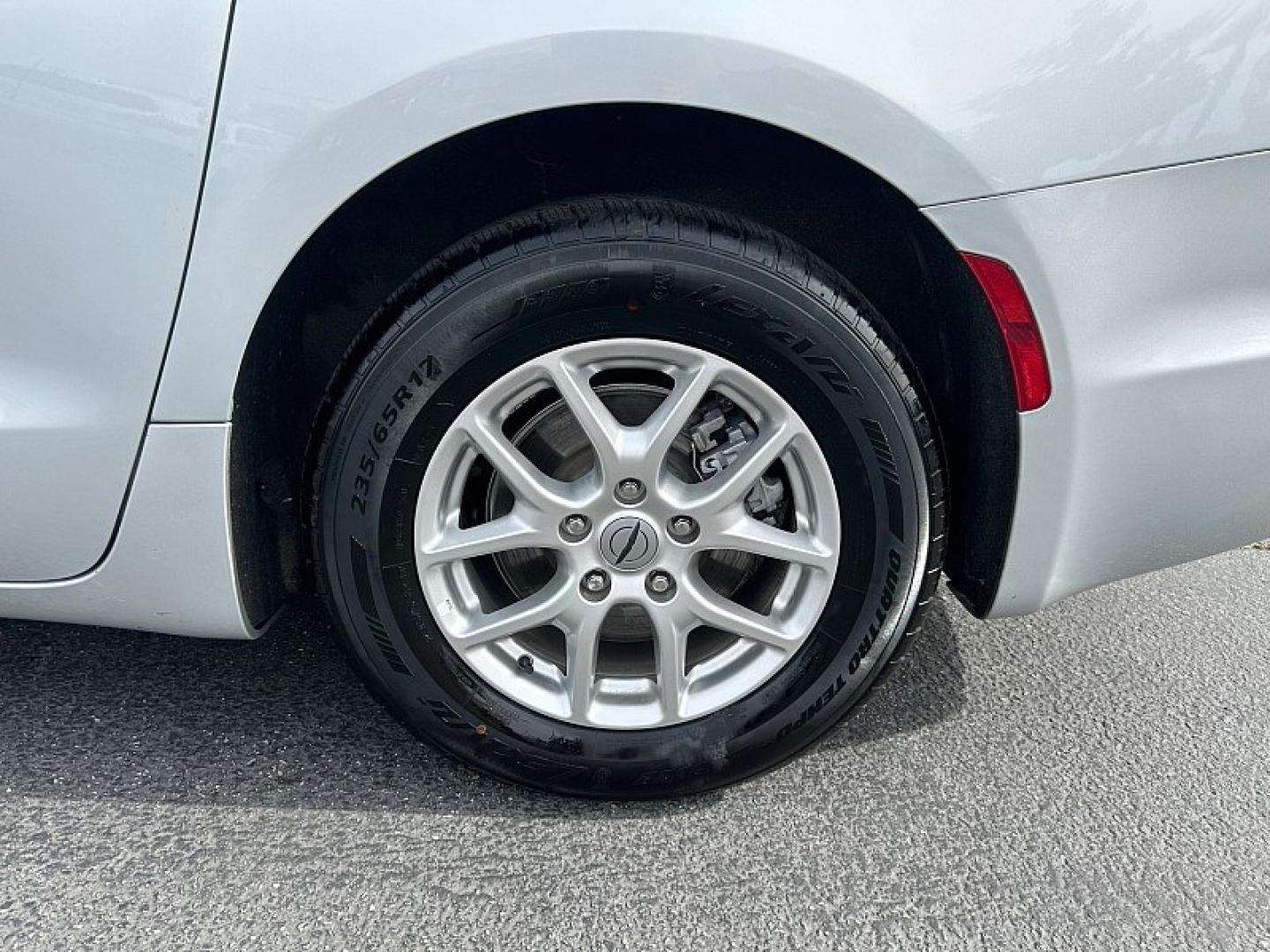 2024 WHITE Chrysler Pacifica (2C4RC1BG0RR) with an V6 3.6 Liter engine, Automatic 9-Spd transmission, located at 412 Auto Vista Drive, Palmdale, 93551, (661) 945-0620, 34.592636, -118.136681- Photo#13