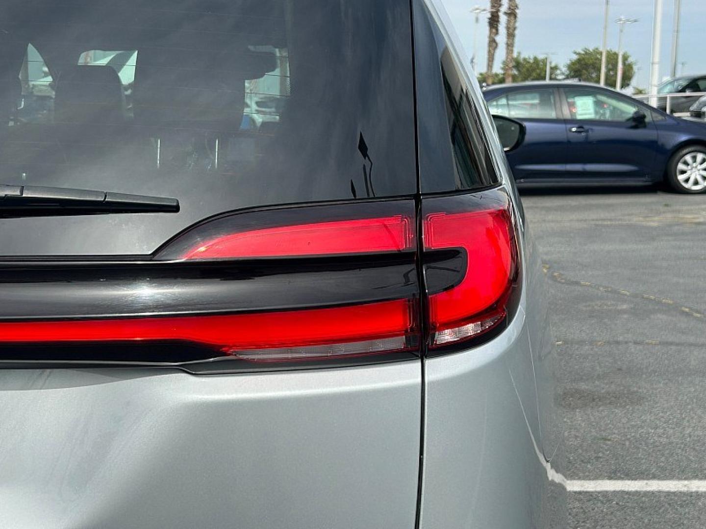 2024 WHITE Chrysler Pacifica (2C4RC1BG0RR) with an V6 3.6 Liter engine, Automatic 9-Spd transmission, located at 412 Auto Vista Drive, Palmdale, 93551, (661) 945-0620, 34.592636, -118.136681- Photo#14