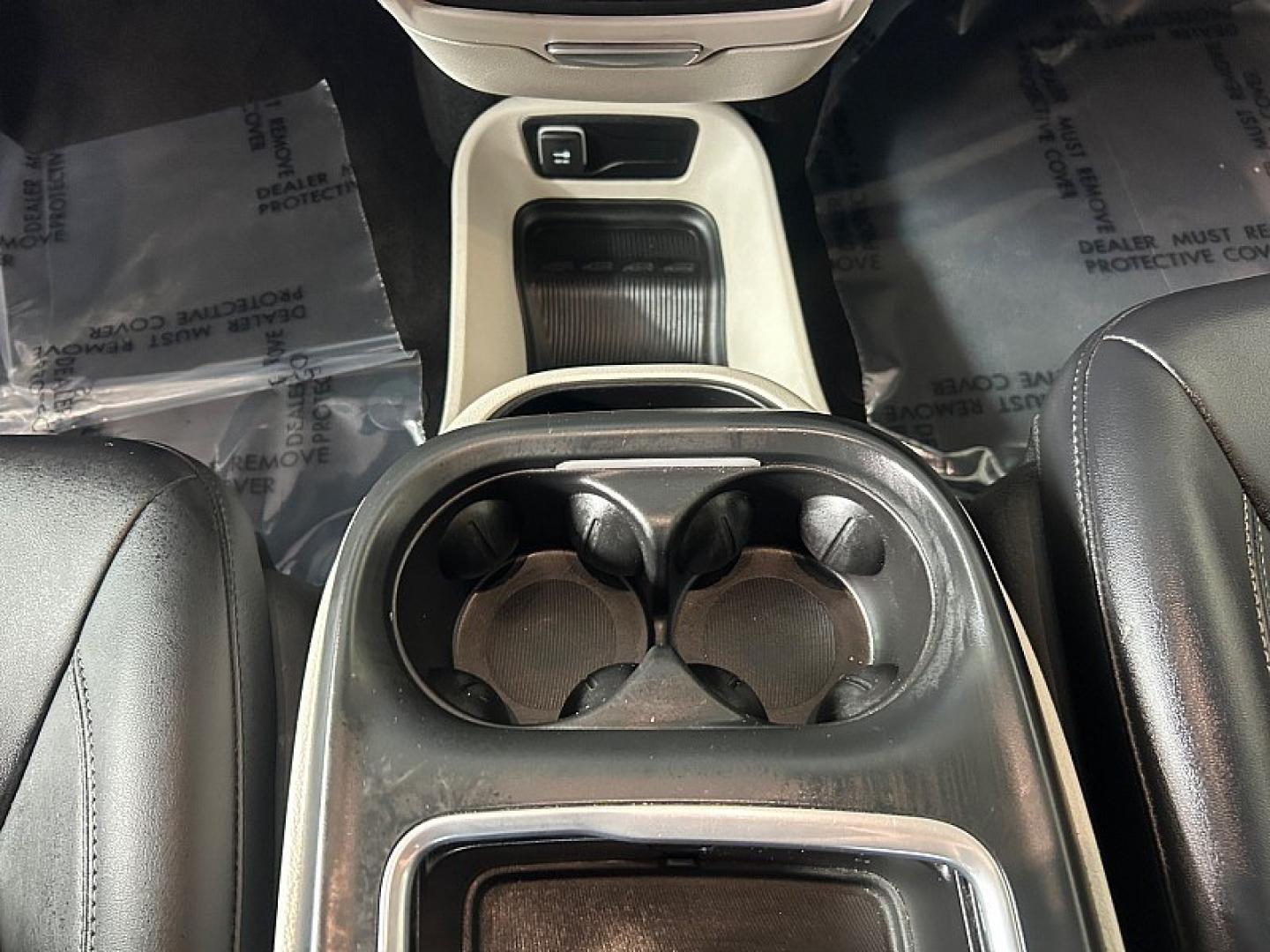 2024 WHITE Chrysler Pacifica (2C4RC1BG0RR) with an V6 3.6 Liter engine, Automatic 9-Spd transmission, located at 412 Auto Vista Drive, Palmdale, 93551, (661) 945-0620, 34.592636, -118.136681- Photo#22