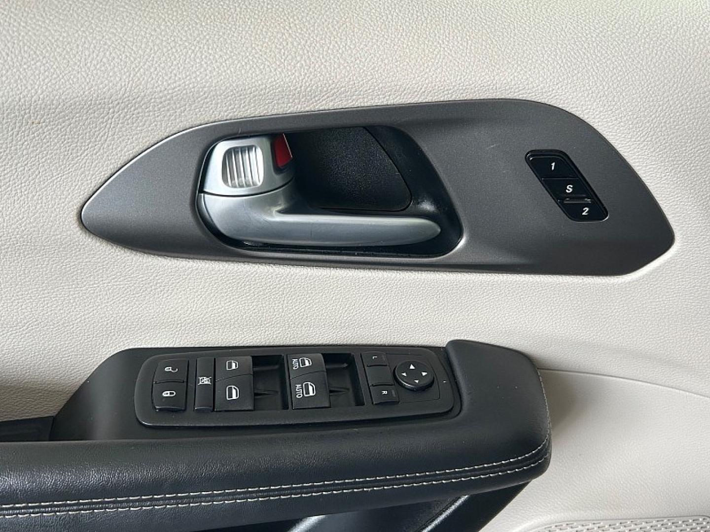 2024 WHITE Chrysler Pacifica (2C4RC1BG0RR) with an V6 3.6 Liter engine, Automatic 9-Spd transmission, located at 412 Auto Vista Drive, Palmdale, 93551, (661) 945-0620, 34.592636, -118.136681- Photo#26