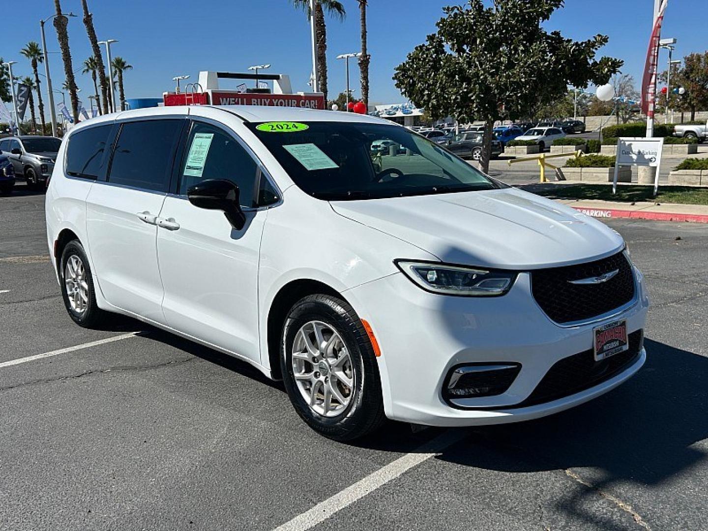 2024 WHITE Chrysler Pacifica (2C4RC1BGXRR) with an V6 3.6 Liter engine, Automatic 9-Spd transmission, located at 412 Auto Vista Drive, Palmdale, 93551, (661) 945-0620, 34.592636, -118.136681- Photo#0