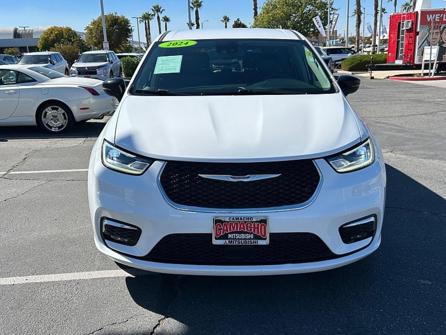 2024 WHITE Chrysler Pacifica (2C4RC1BGXRR) with an V6 3.6 Liter engine, Automatic 9-Spd transmission, located at 412 Auto Vista Drive, Palmdale, 93551, (661) 945-0620, 34.592636, -118.136681- Photo#1