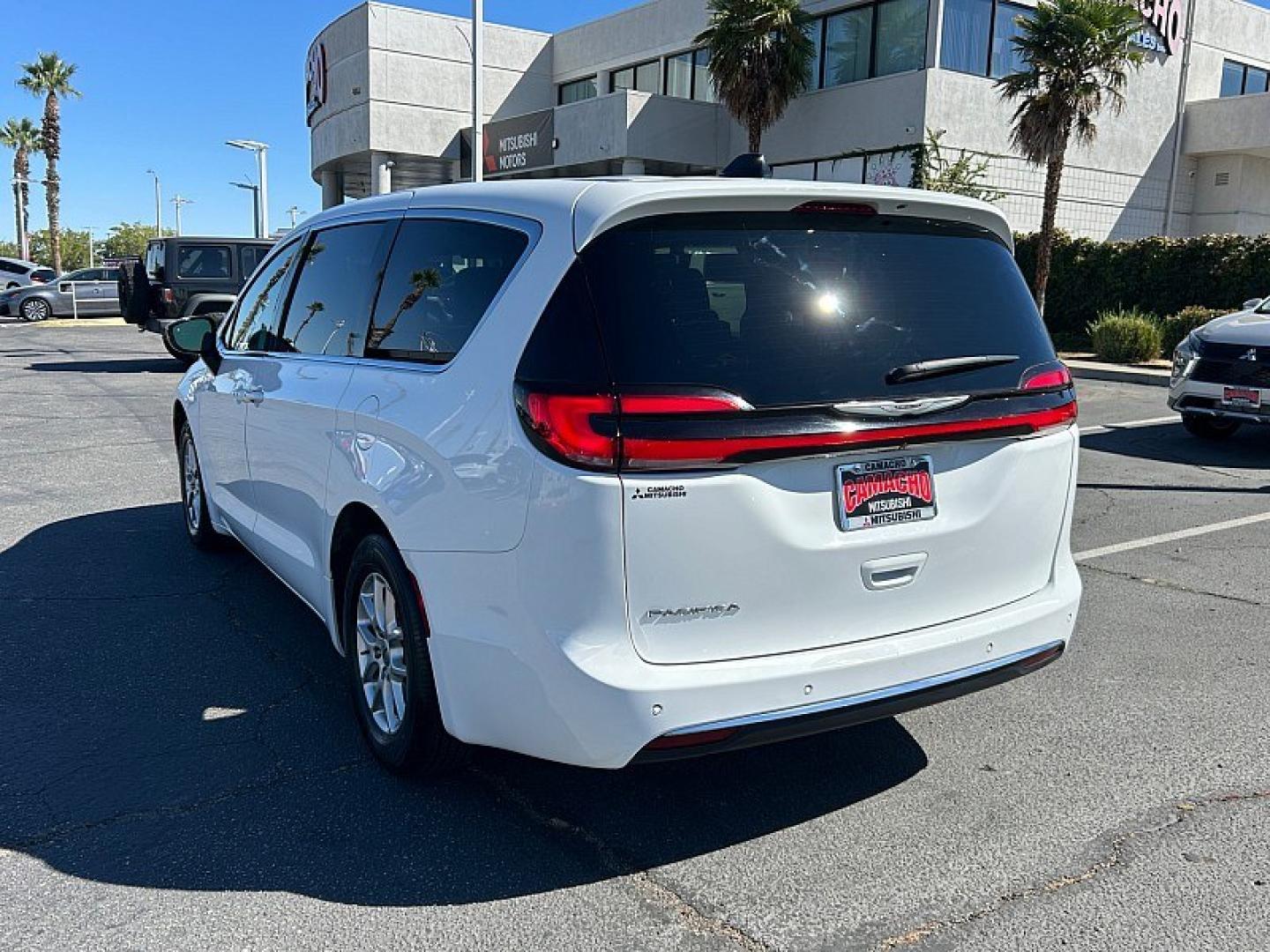 2024 WHITE Chrysler Pacifica (2C4RC1BGXRR) with an V6 3.6 Liter engine, Automatic 9-Spd transmission, located at 412 Auto Vista Drive, Palmdale, 93551, (661) 945-0620, 34.592636, -118.136681- Photo#9