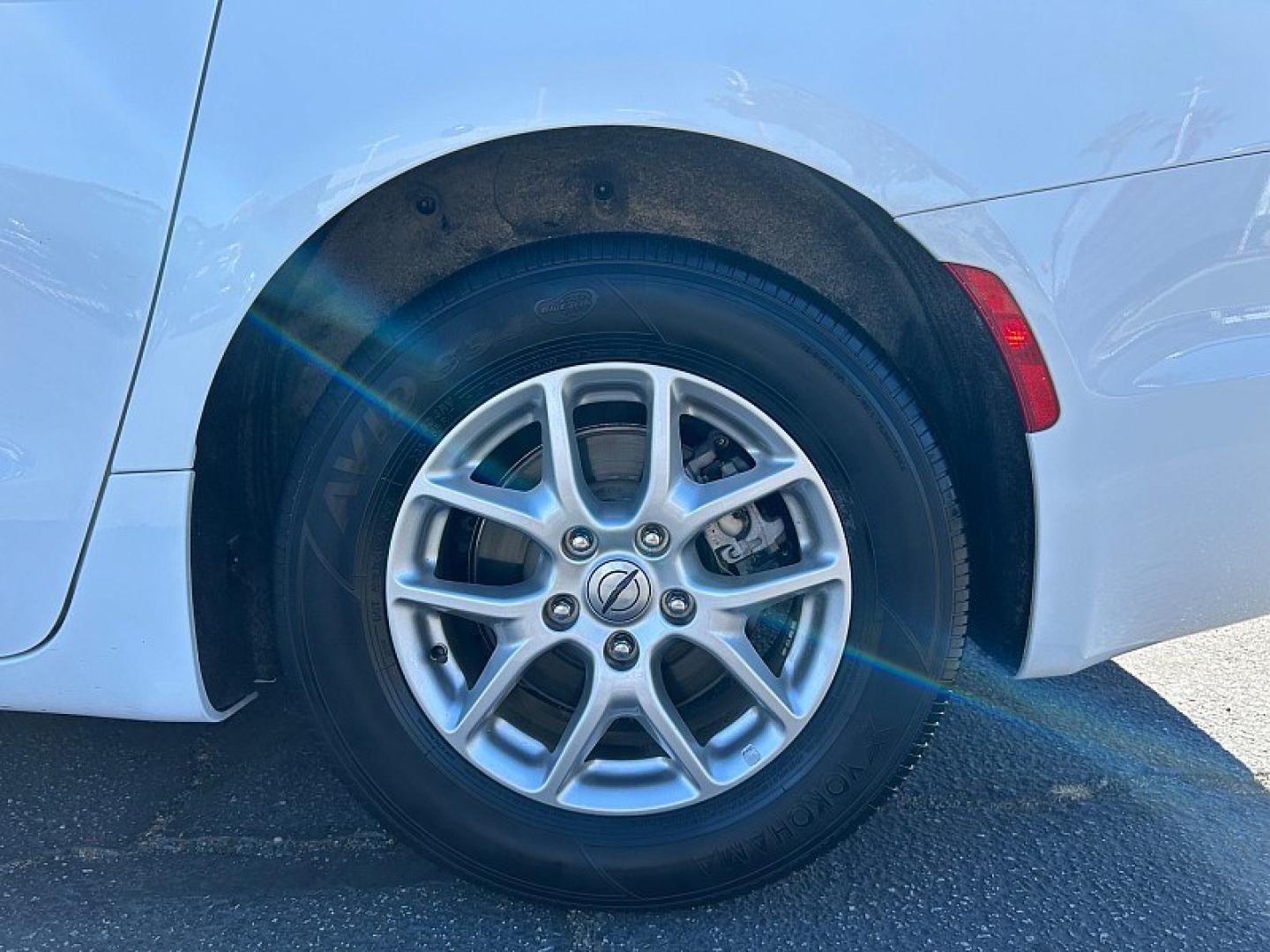 2024 WHITE Chrysler Pacifica (2C4RC1BGXRR) with an V6 3.6 Liter engine, Automatic 9-Spd transmission, located at 412 Auto Vista Drive, Palmdale, 93551, (661) 945-0620, 34.592636, -118.136681- Photo#13