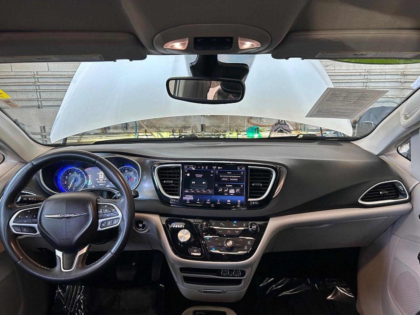 2024 WHITE Chrysler Pacifica (2C4RC1BGXRR) with an V6 3.6 Liter engine, Automatic 9-Spd transmission, located at 412 Auto Vista Drive, Palmdale, 93551, (661) 945-0620, 34.592636, -118.136681- Photo#18