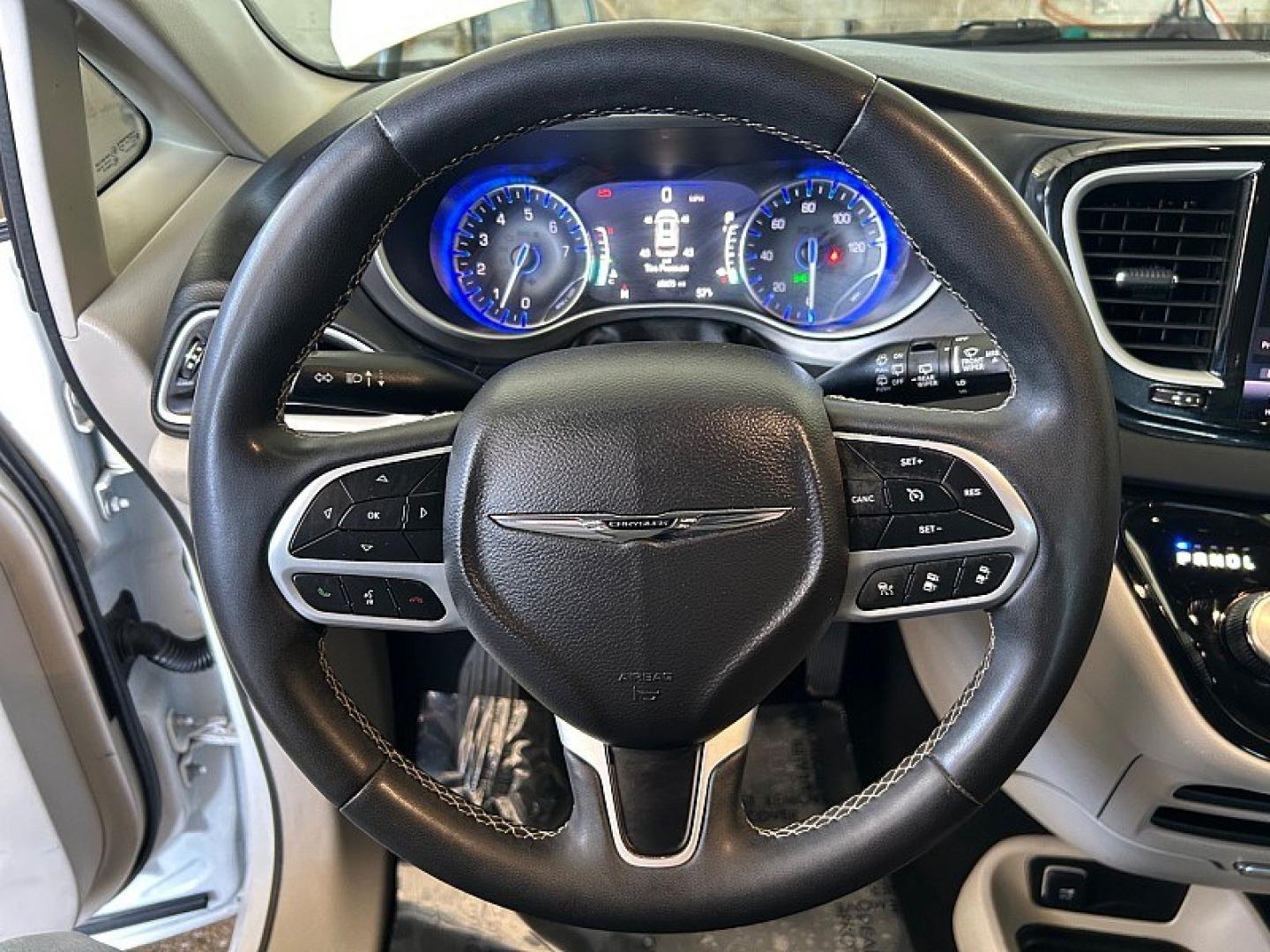 2024 WHITE Chrysler Pacifica (2C4RC1BGXRR) with an V6 3.6 Liter engine, Automatic 9-Spd transmission, located at 412 Auto Vista Drive, Palmdale, 93551, (661) 945-0620, 34.592636, -118.136681- Photo#19