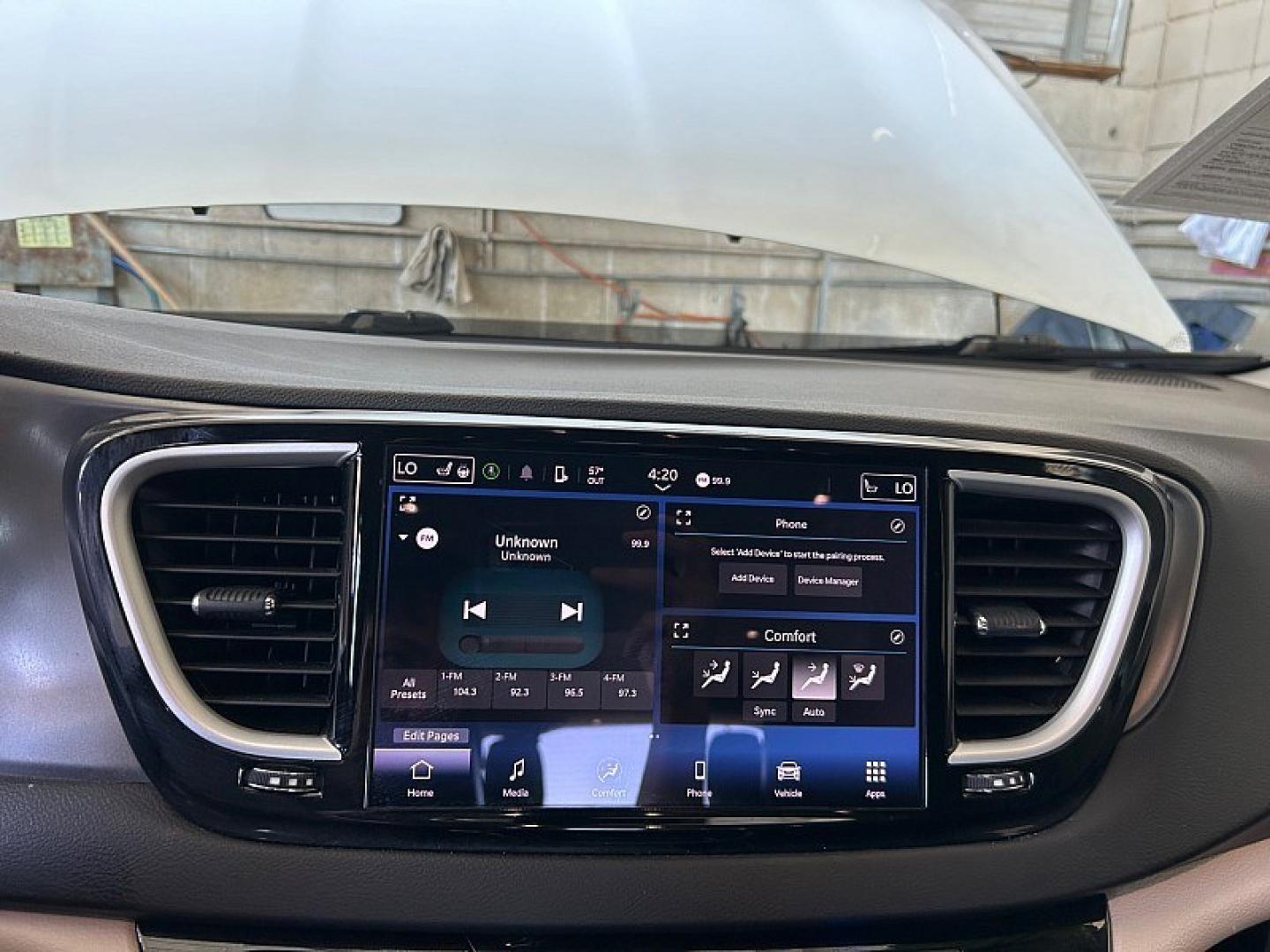 2024 WHITE Chrysler Pacifica (2C4RC1BGXRR) with an V6 3.6 Liter engine, Automatic 9-Spd transmission, located at 412 Auto Vista Drive, Palmdale, 93551, (661) 945-0620, 34.592636, -118.136681- Photo#20