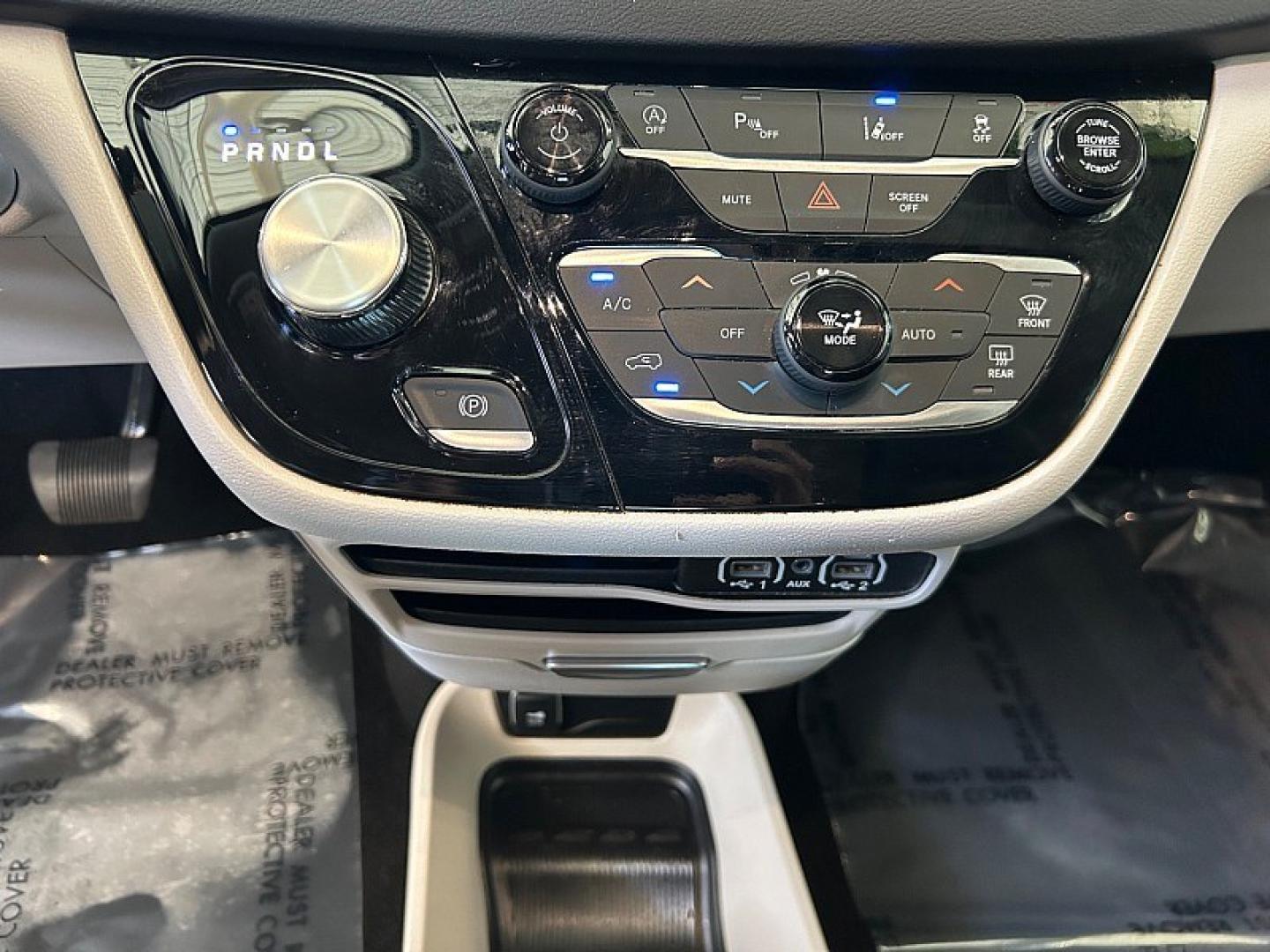 2024 WHITE Chrysler Pacifica (2C4RC1BGXRR) with an V6 3.6 Liter engine, Automatic 9-Spd transmission, located at 412 Auto Vista Drive, Palmdale, 93551, (661) 945-0620, 34.592636, -118.136681- Photo#25