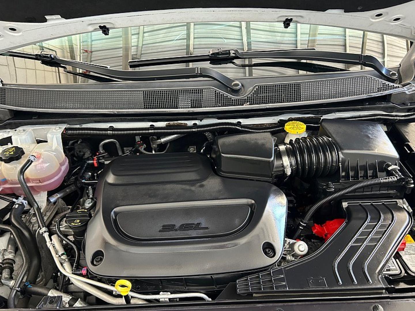 2024 WHITE Chrysler Pacifica (2C4RC1BGXRR) with an V6 3.6 Liter engine, Automatic 9-Spd transmission, located at 412 Auto Vista Drive, Palmdale, 93551, (661) 945-0620, 34.592636, -118.136681- Photo#27