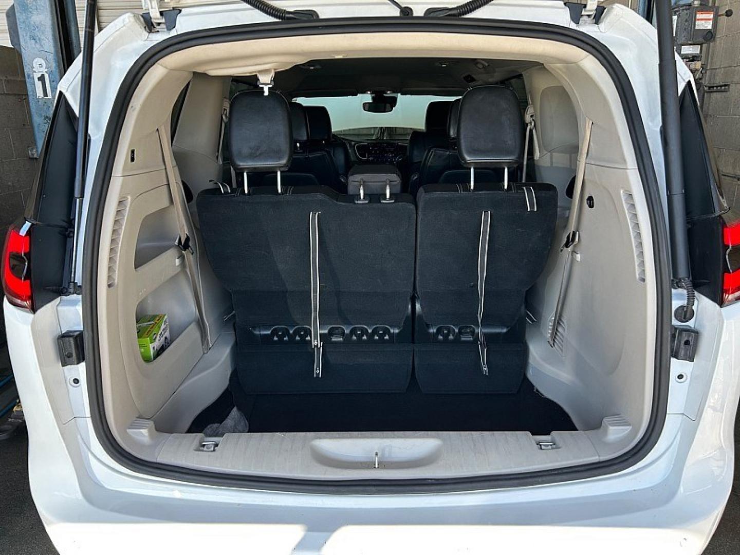 2024 WHITE Chrysler Pacifica (2C4RC1BGXRR) with an V6 3.6 Liter engine, Automatic 9-Spd transmission, located at 412 Auto Vista Drive, Palmdale, 93551, (661) 945-0620, 34.592636, -118.136681- Photo#28