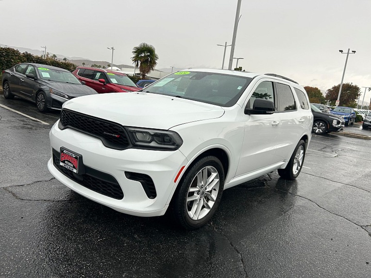 2024 WHITE /BLACK Dodge Durango (1C4RDHDG9RC) with an V6 3.6 Liter engine, Automatic 8-Spd transmission, located at 412 Auto Vista Drive, Palmdale, 93551, (661) 945-0620, 34.592636, -118.136681- Photo#2