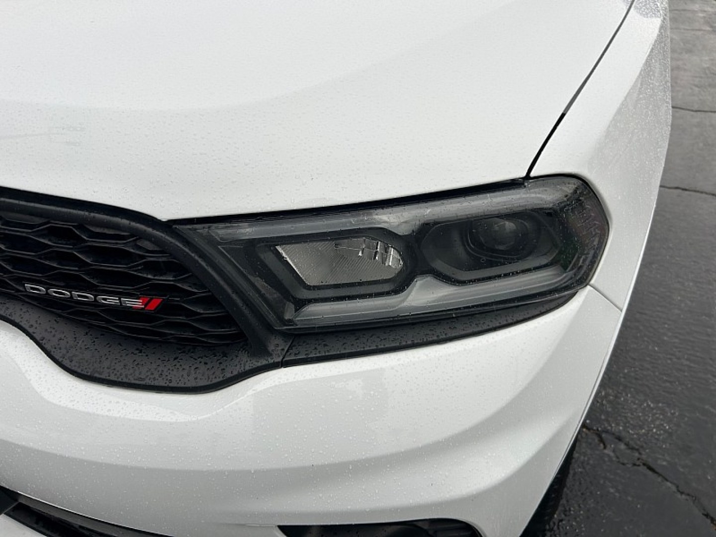 2024 WHITE /BLACK Dodge Durango (1C4RDHDG9RC) with an V6 3.6 Liter engine, Automatic 8-Spd transmission, located at 412 Auto Vista Drive, Palmdale, 93551, (661) 945-0620, 34.592636, -118.136681- Photo#4