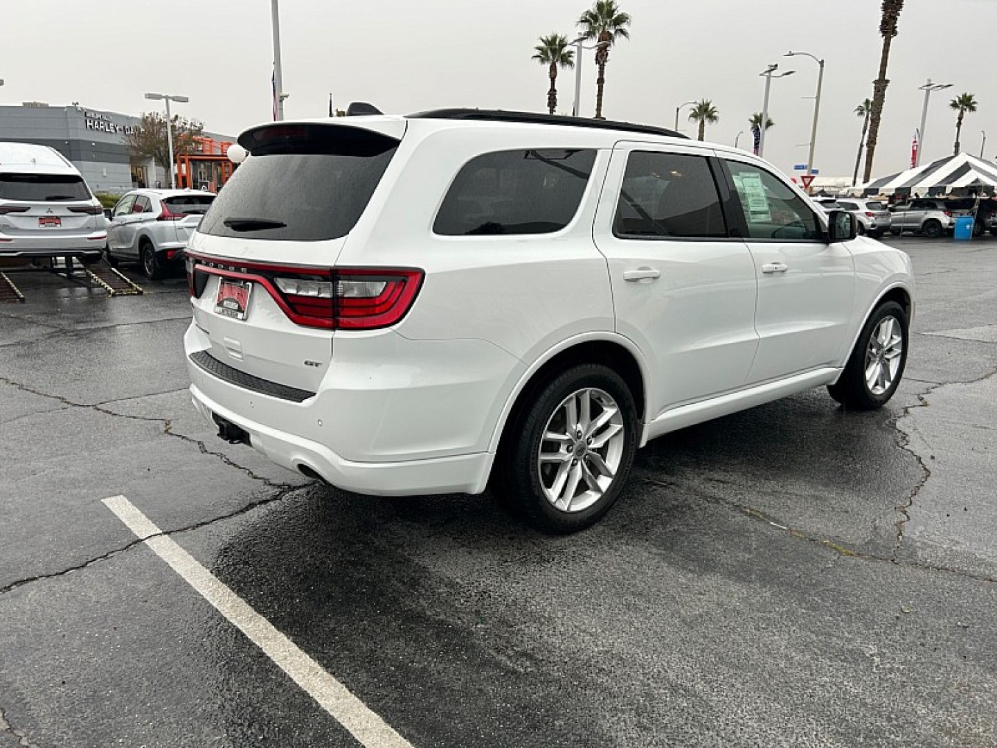 2024 WHITE /BLACK Dodge Durango (1C4RDHDG9RC) with an V6 3.6 Liter engine, Automatic 8-Spd transmission, located at 412 Auto Vista Drive, Palmdale, 93551, (661) 945-0620, 34.592636, -118.136681- Photo#7