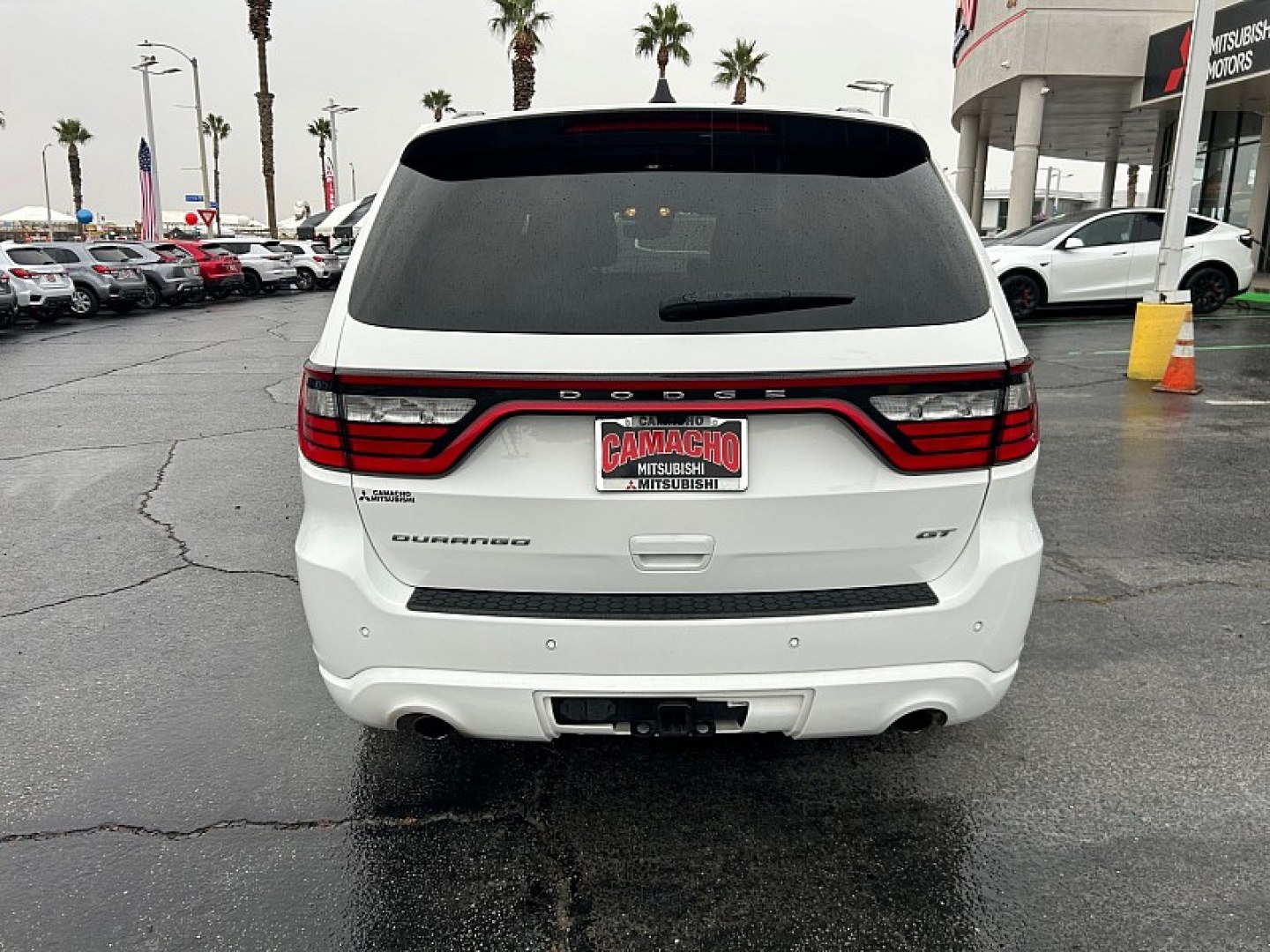 2024 WHITE /BLACK Dodge Durango (1C4RDHDG9RC) with an V6 3.6 Liter engine, Automatic 8-Spd transmission, located at 412 Auto Vista Drive, Palmdale, 93551, (661) 945-0620, 34.592636, -118.136681- Photo#8