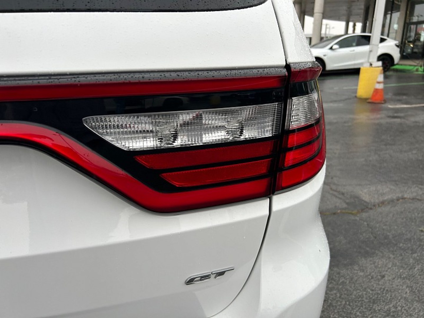 2024 WHITE /BLACK Dodge Durango (1C4RDHDG9RC) with an V6 3.6 Liter engine, Automatic 8-Spd transmission, located at 412 Auto Vista Drive, Palmdale, 93551, (661) 945-0620, 34.592636, -118.136681- Photo#11