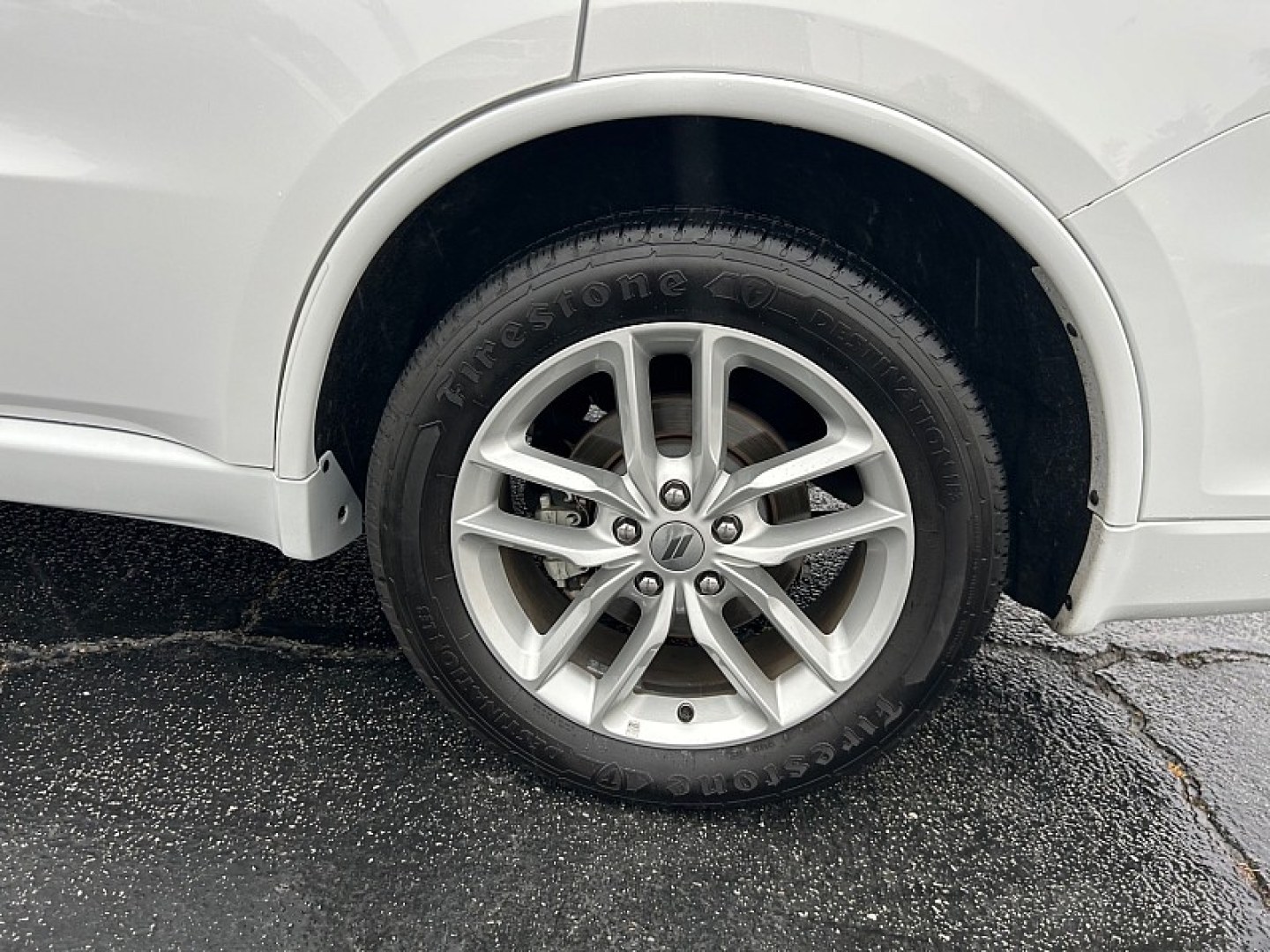 2024 WHITE /BLACK Dodge Durango (1C4RDHDG9RC) with an V6 3.6 Liter engine, Automatic 8-Spd transmission, located at 412 Auto Vista Drive, Palmdale, 93551, (661) 945-0620, 34.592636, -118.136681- Photo#13