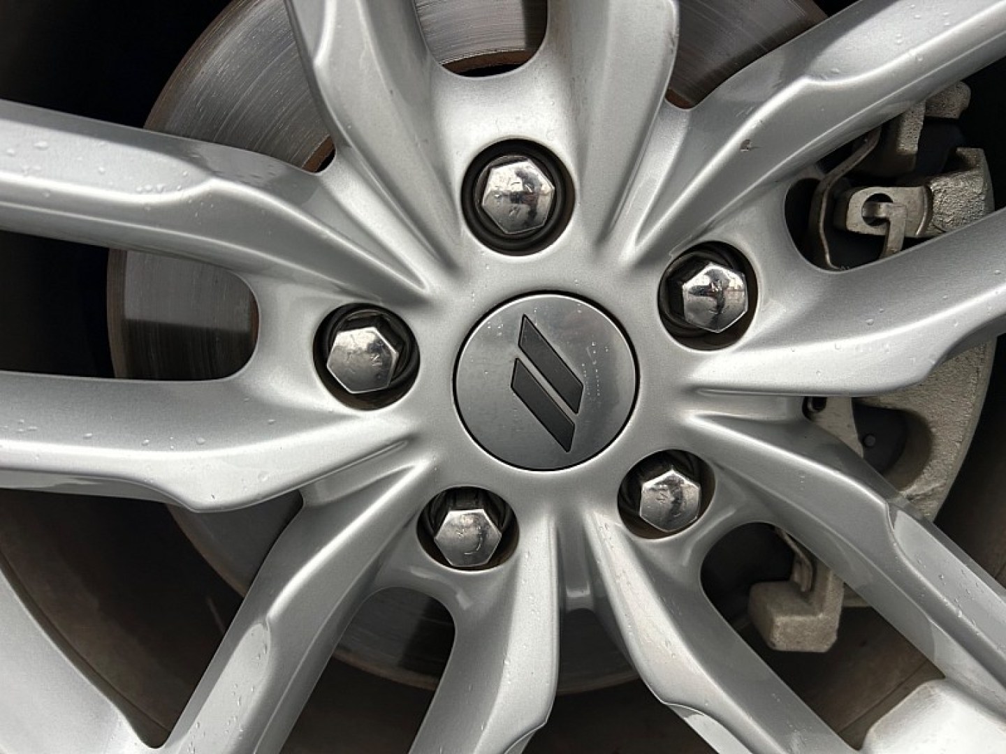 2024 WHITE /BLACK Dodge Durango (1C4RDHDG9RC) with an V6 3.6 Liter engine, Automatic 8-Spd transmission, located at 412 Auto Vista Drive, Palmdale, 93551, (661) 945-0620, 34.592636, -118.136681- Photo#15