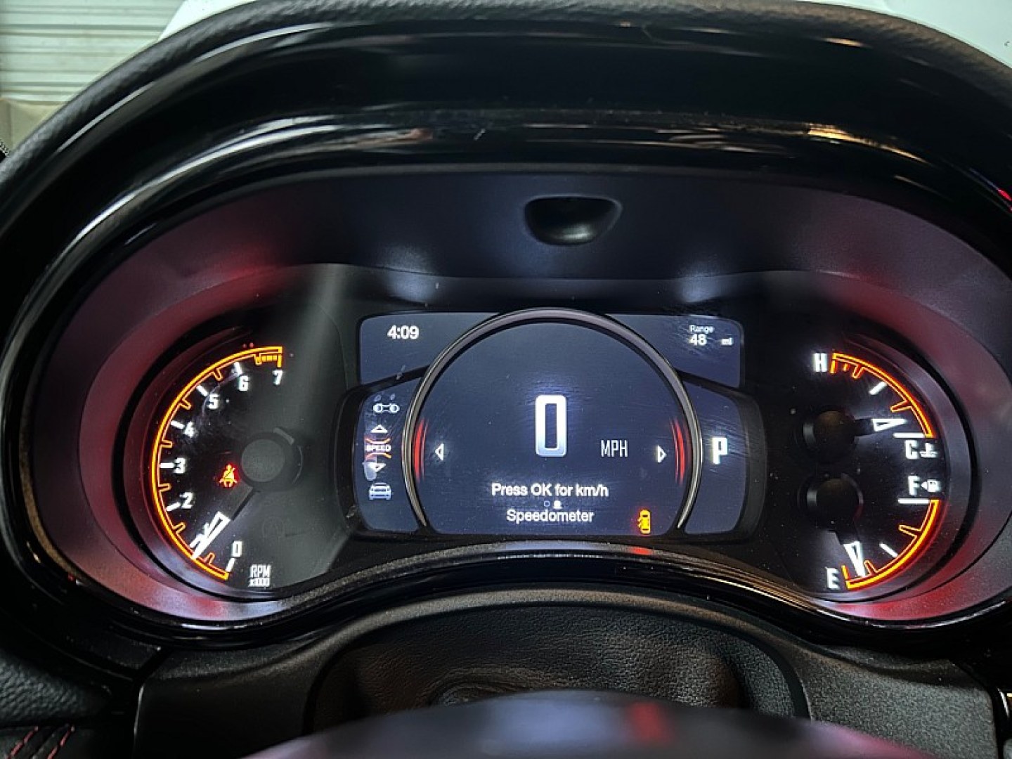2024 WHITE /BLACK Dodge Durango (1C4RDHDG9RC) with an V6 3.6 Liter engine, Automatic 8-Spd transmission, located at 412 Auto Vista Drive, Palmdale, 93551, (661) 945-0620, 34.592636, -118.136681- Photo#24