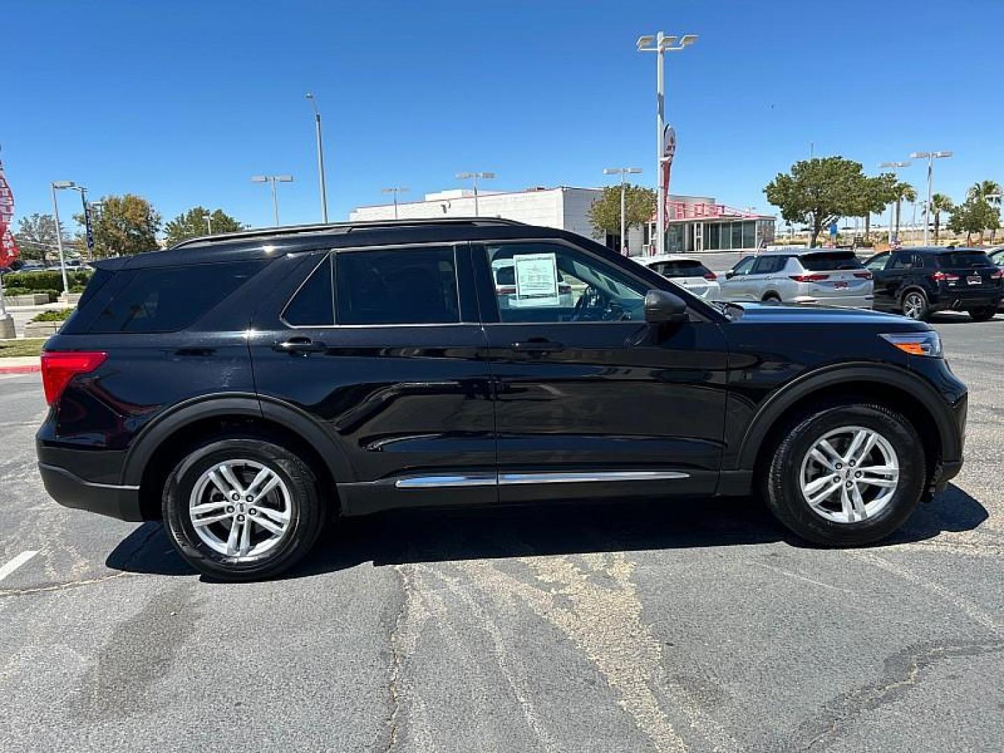 2024 BLACK Ford Explorer (1FMSK7DH1RG) with an 4-Cyl EcoBoost Turbo 2.3 Liter engine, Automatic 10-Spd transmission, located at 412 Auto Vista Drive, Palmdale, 93551, (661) 945-0620, 34.592636, -118.136681 - Photo#3