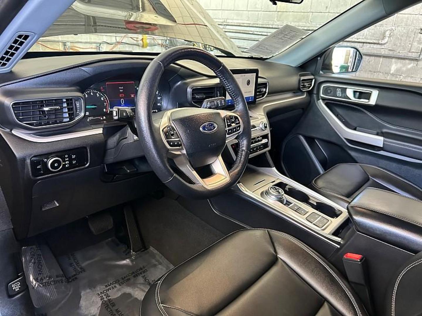 2024 BLACK Ford Explorer (1FMSK7DH1RG) with an 4-Cyl EcoBoost Turbo 2.3 Liter engine, Automatic 10-Spd transmission, located at 412 Auto Vista Drive, Palmdale, 93551, (661) 945-0620, 34.592636, -118.136681 - Photo#17